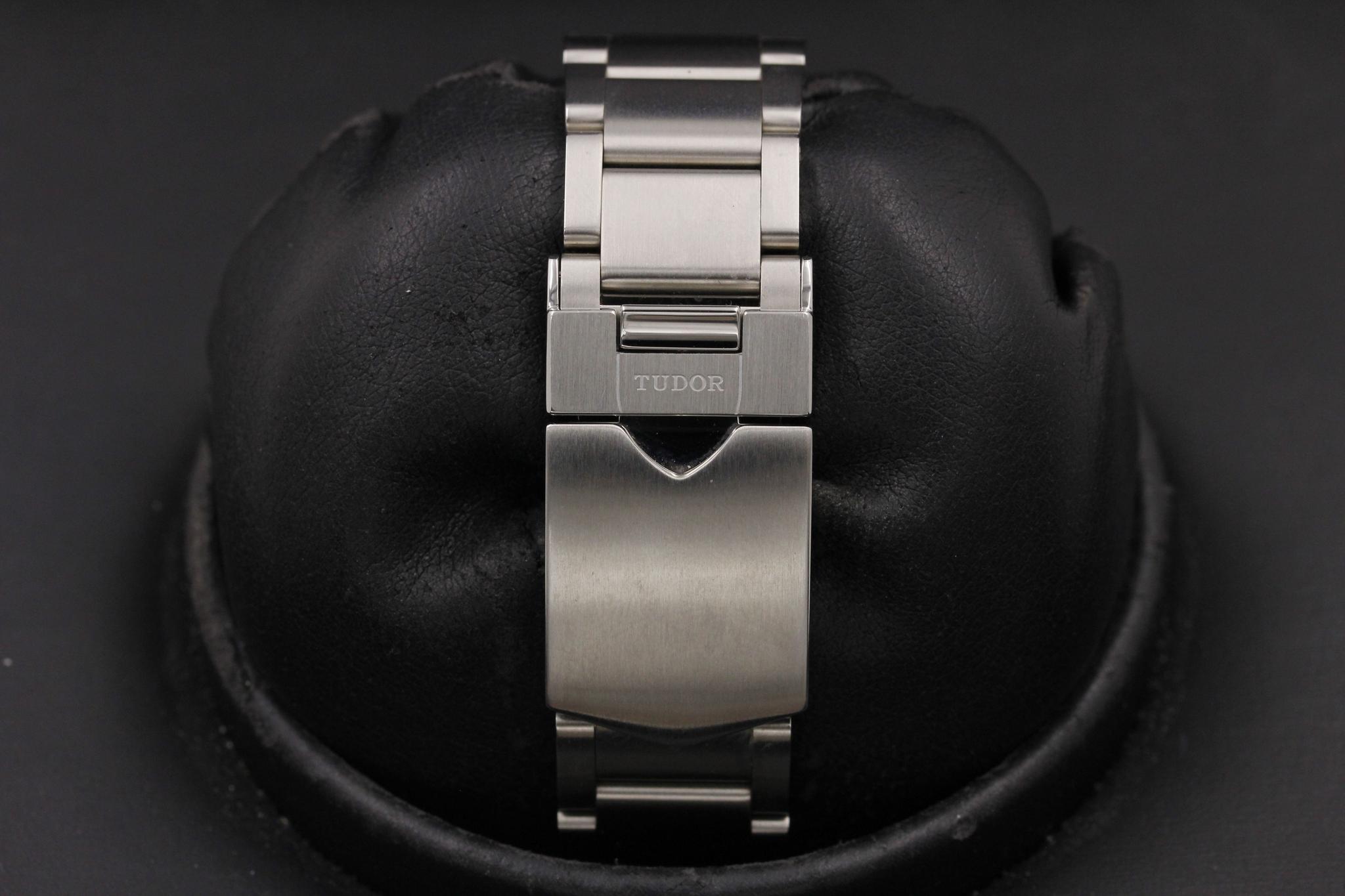 Watch Image 8