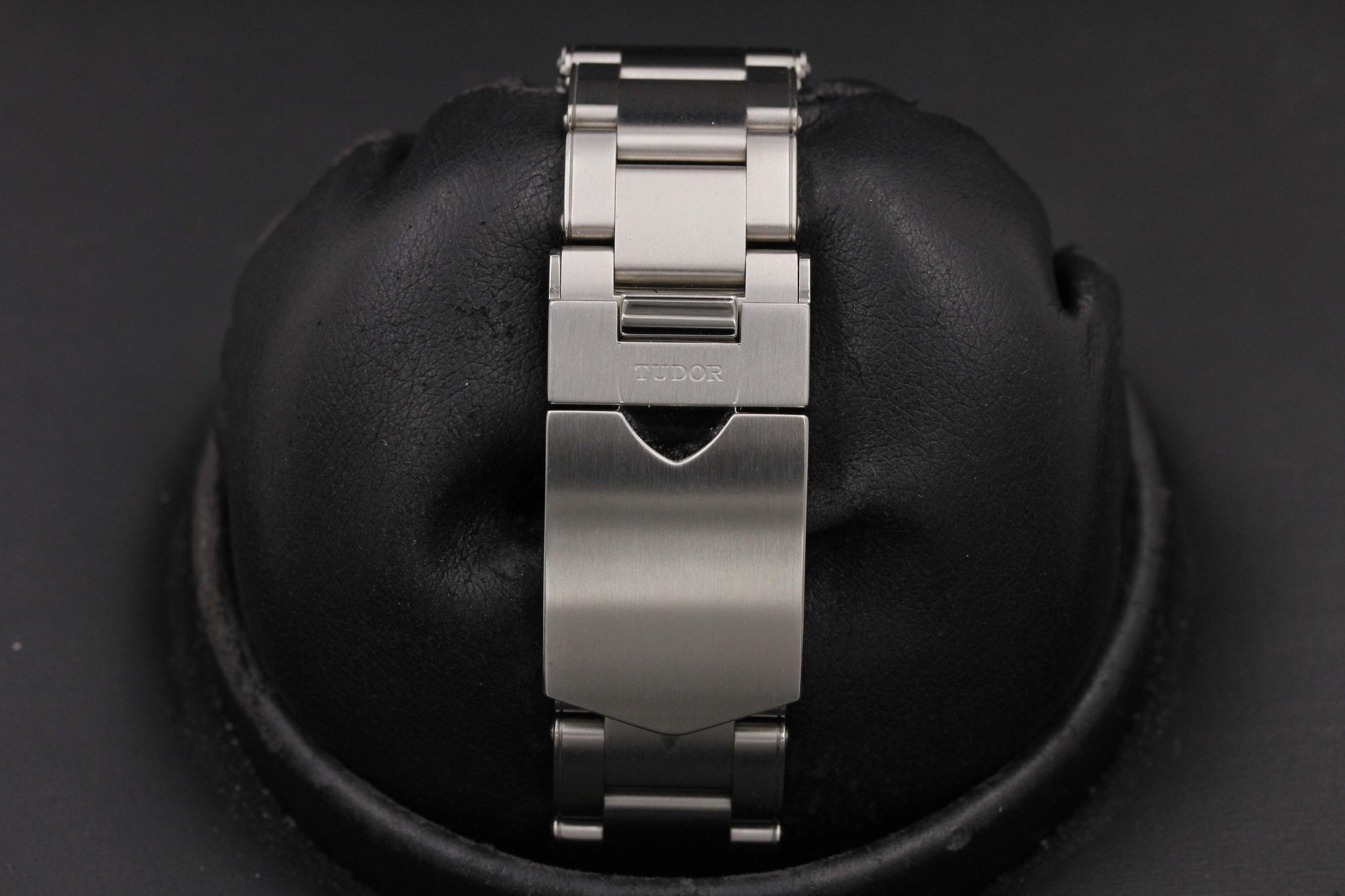 Watch Image 8