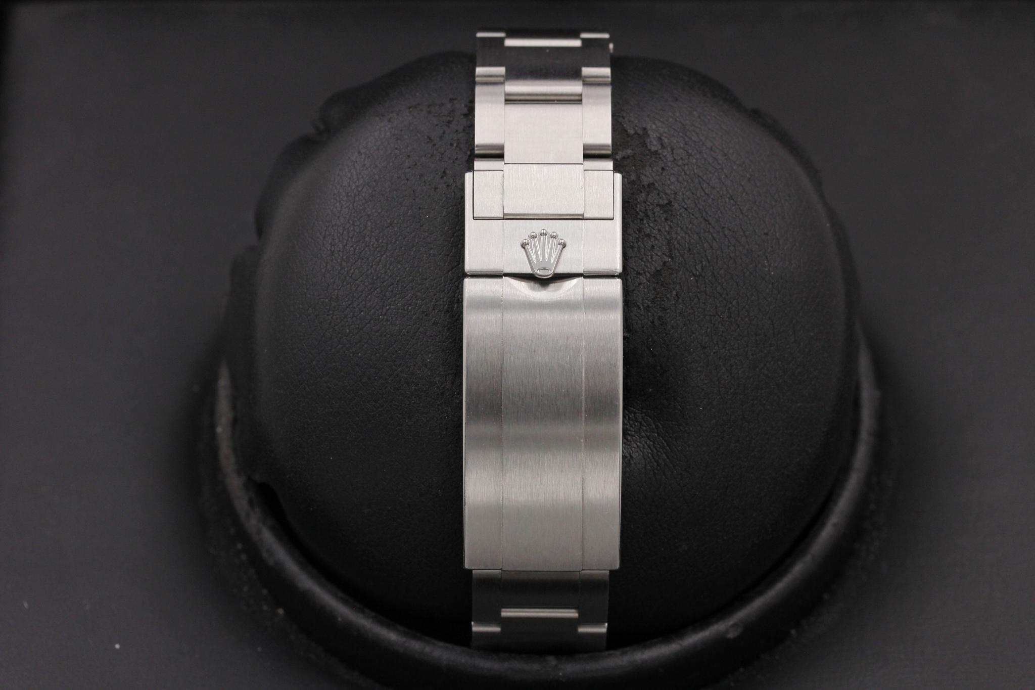 Watch Image 8