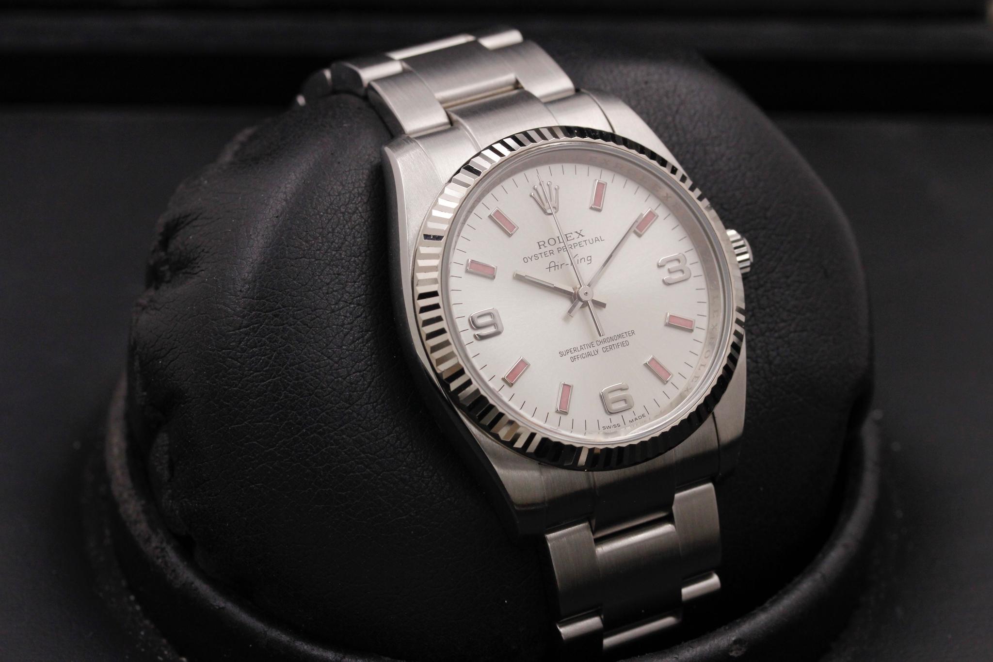 Watch Image 10