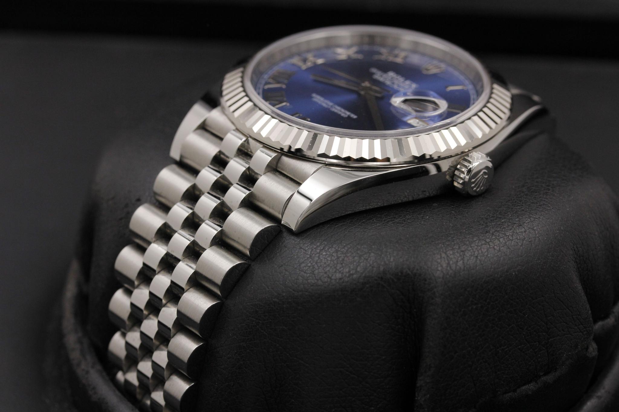 Watch Image 2