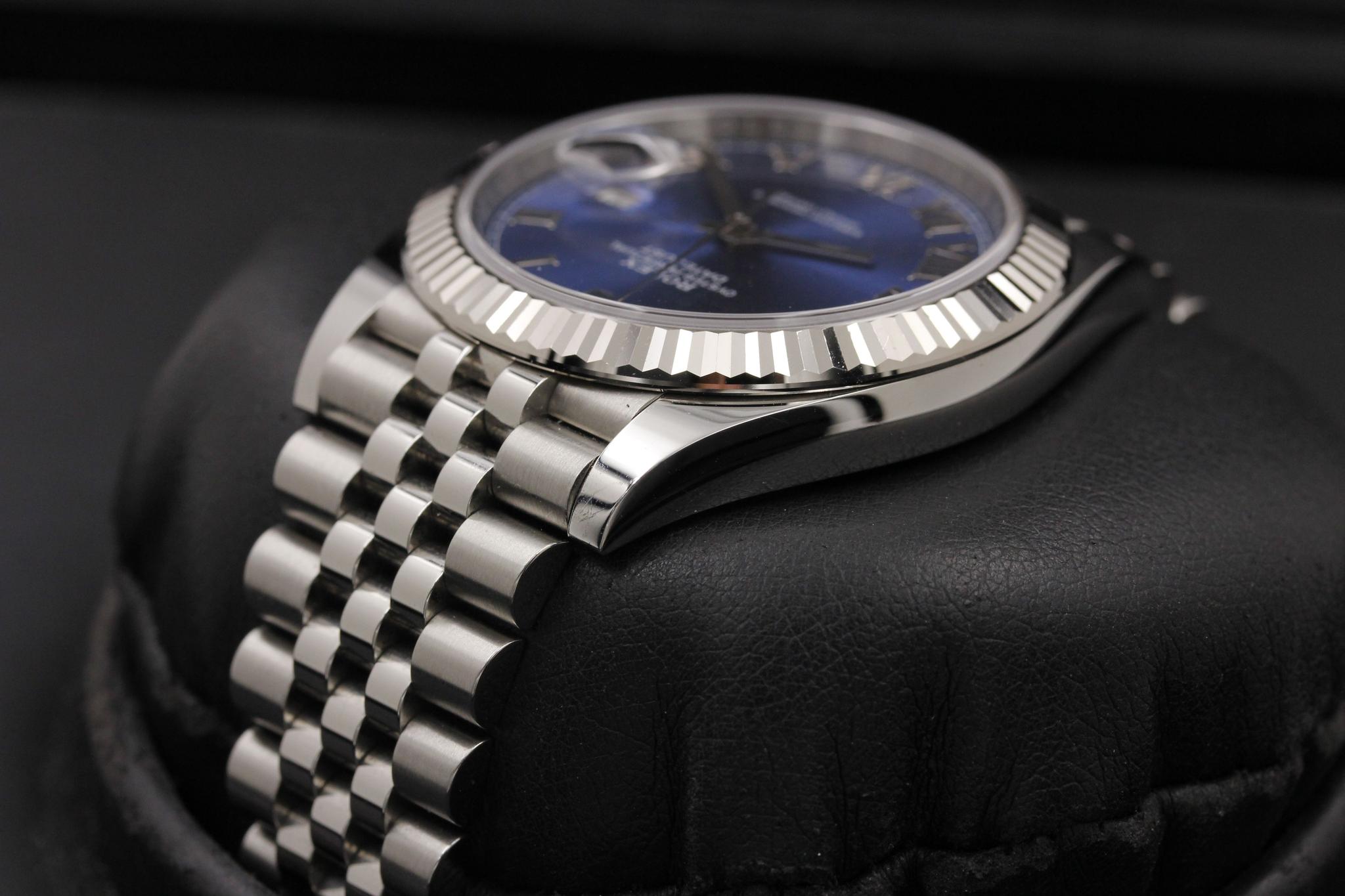 Watch Image 5