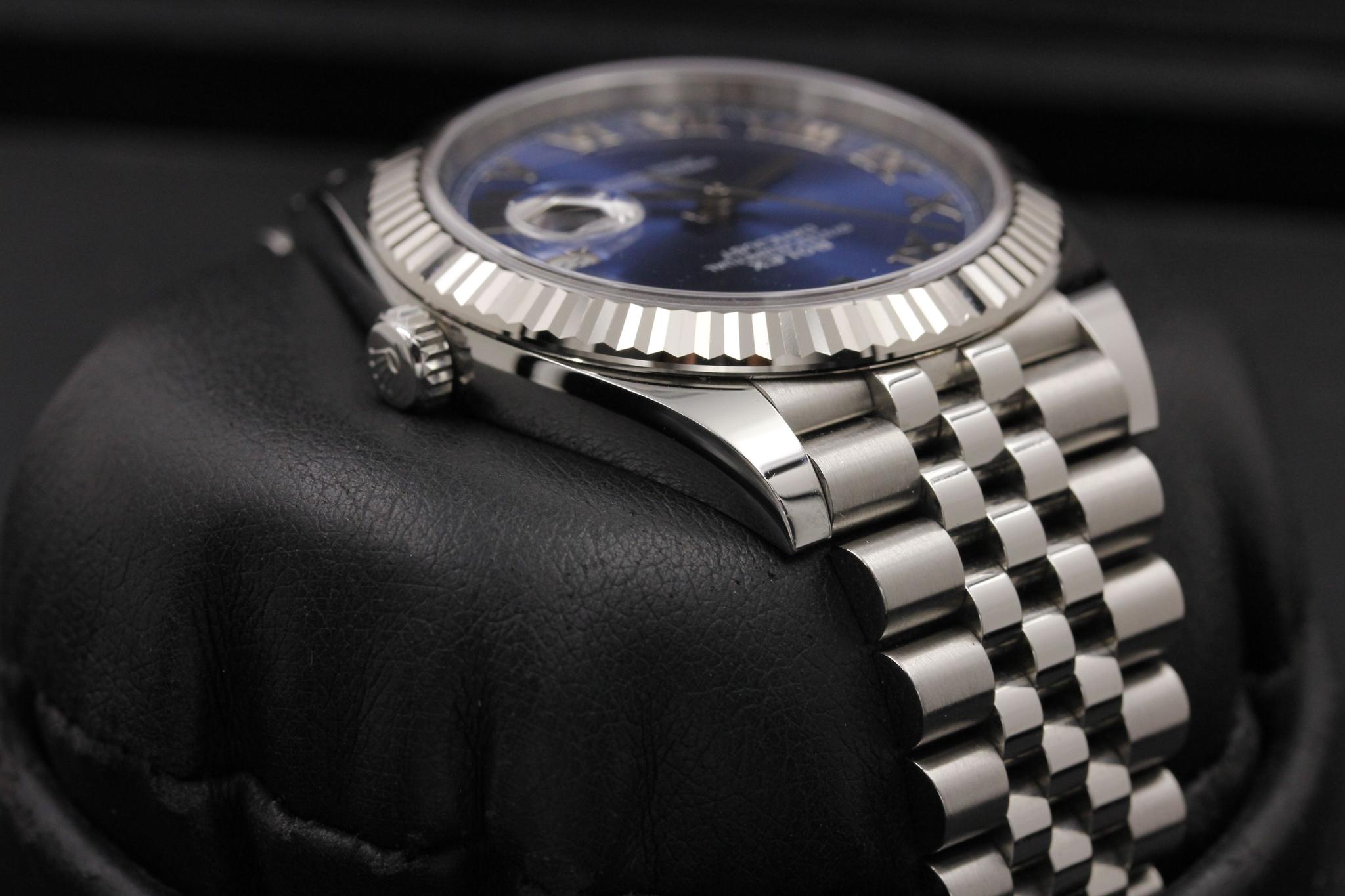 Watch Image 4