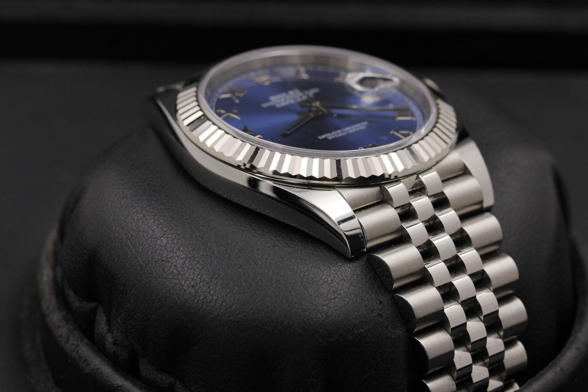 Watch Image 6
