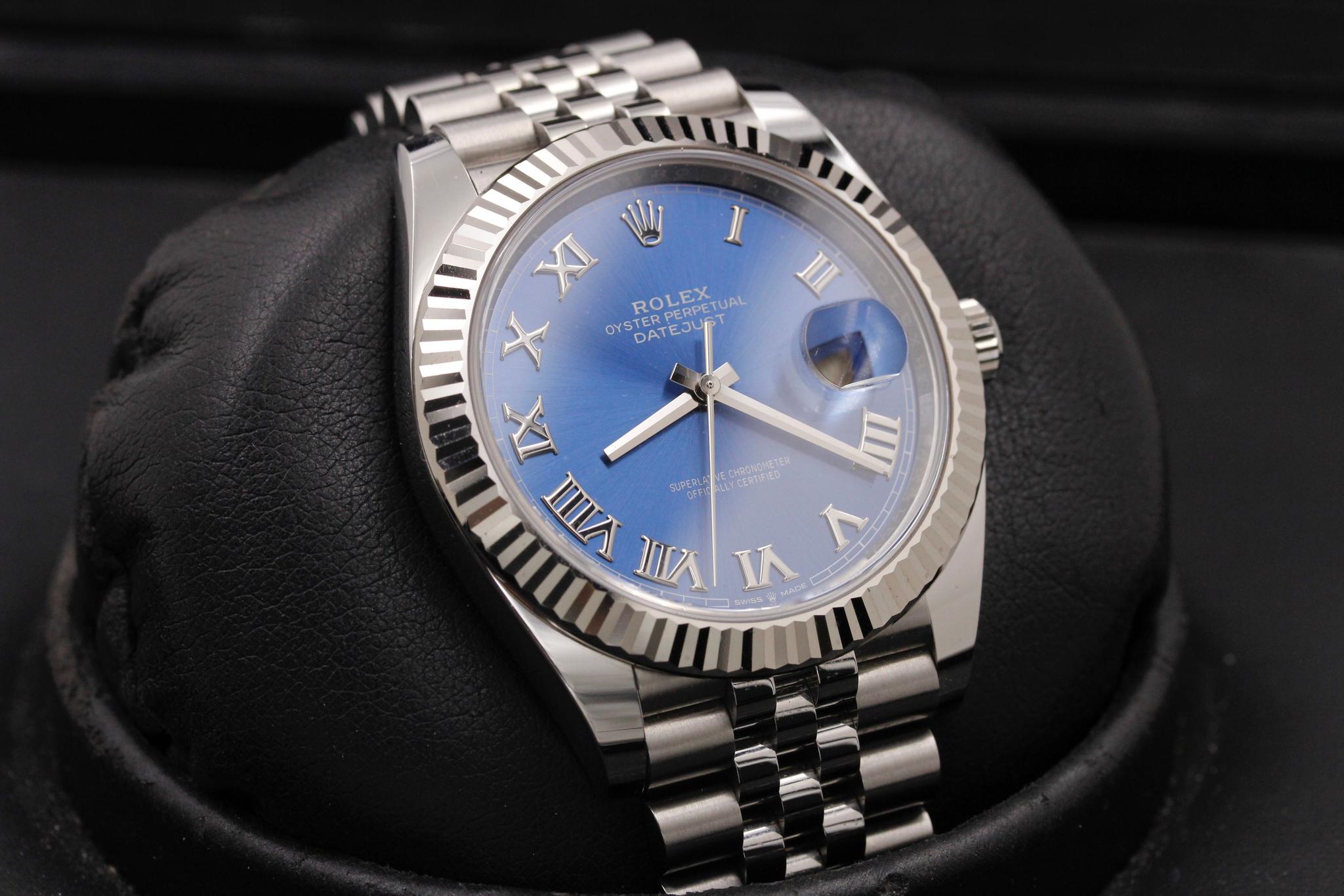 Watch Image 10