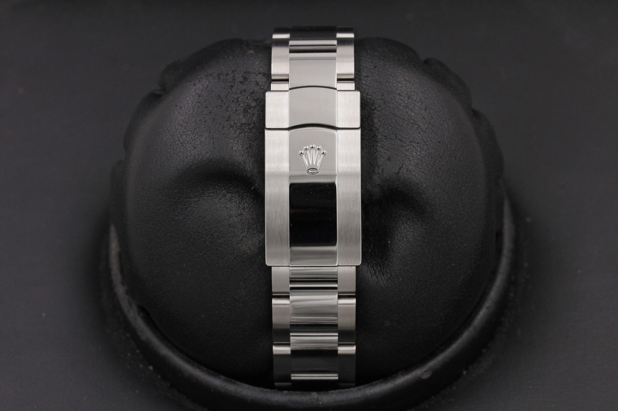 Watch Image 8
