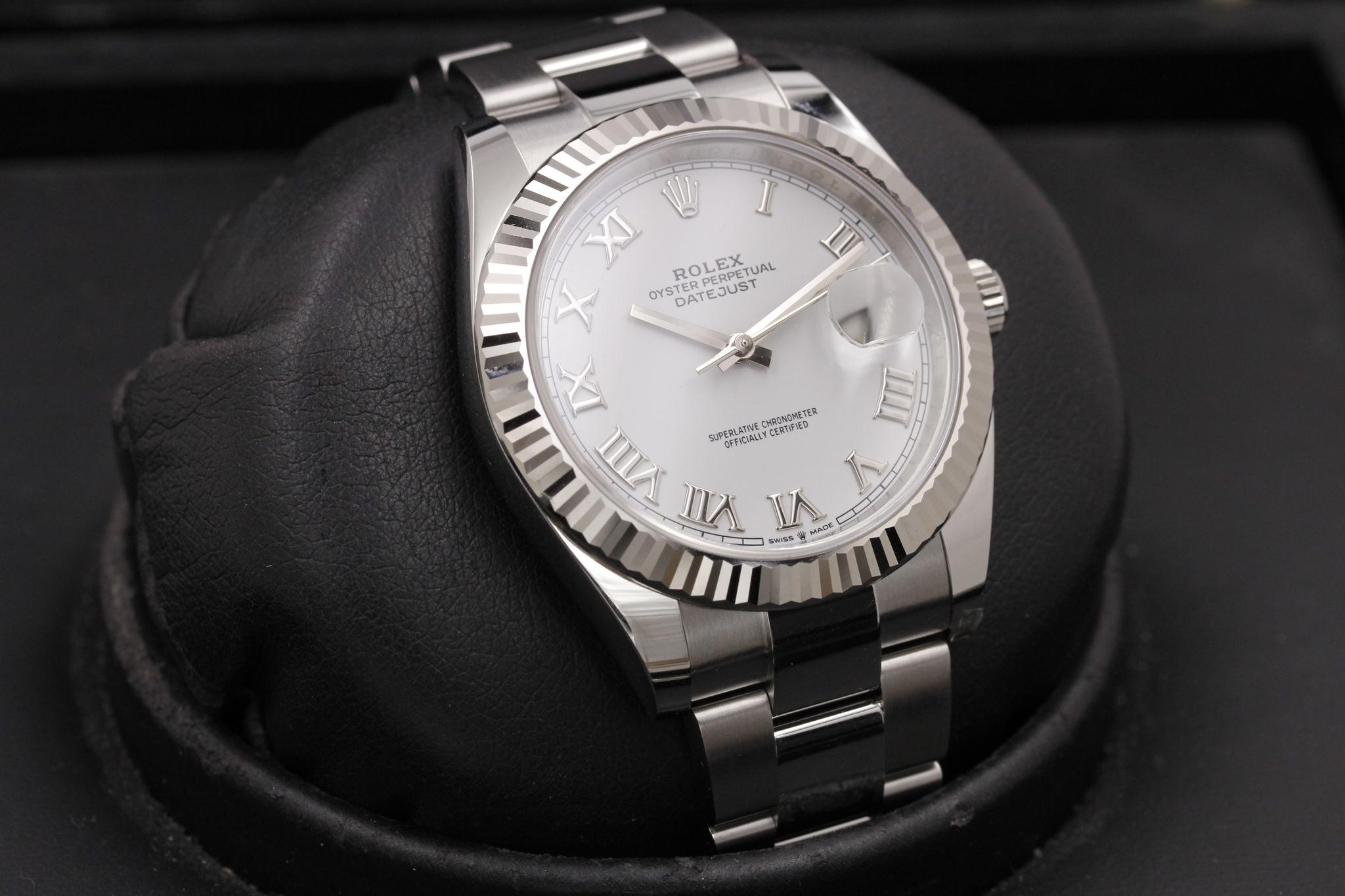 Watch Image 10