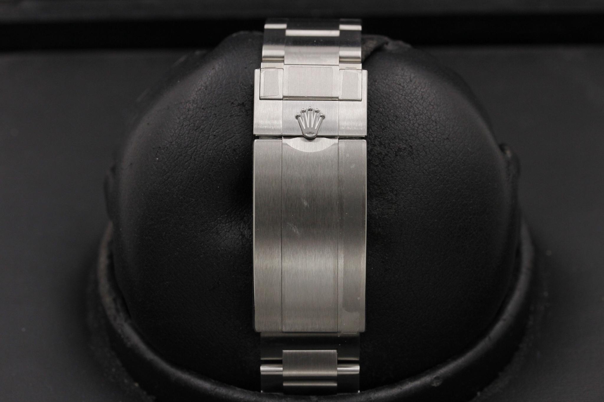 Watch Image 8