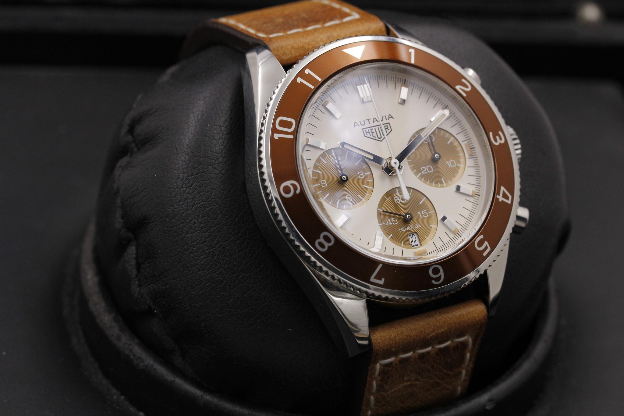 Watch Image 10