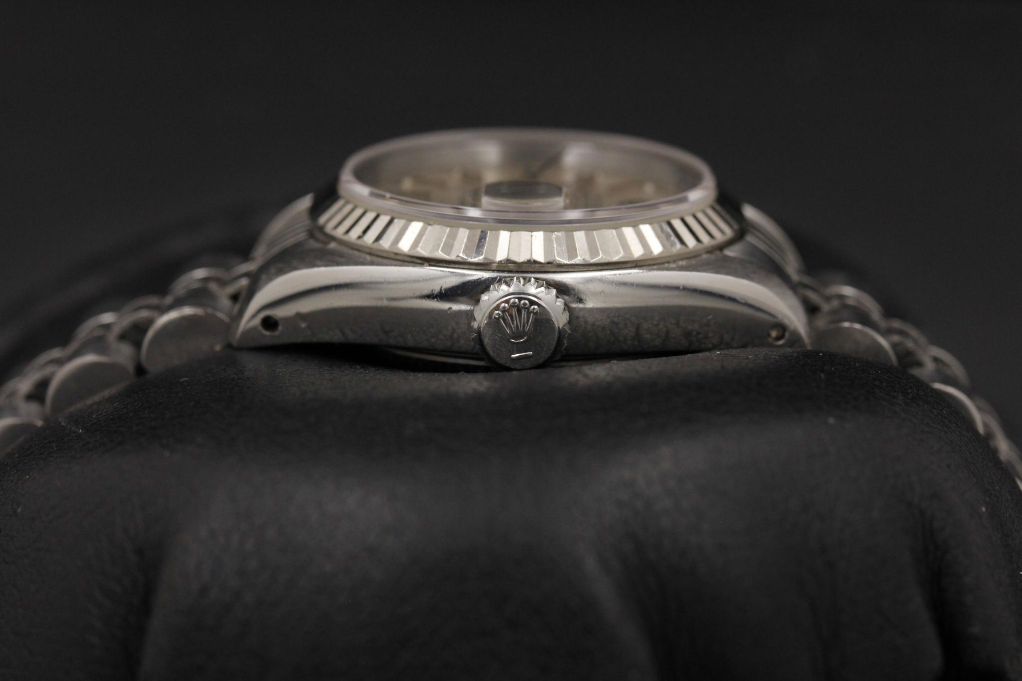 Watch Image 4