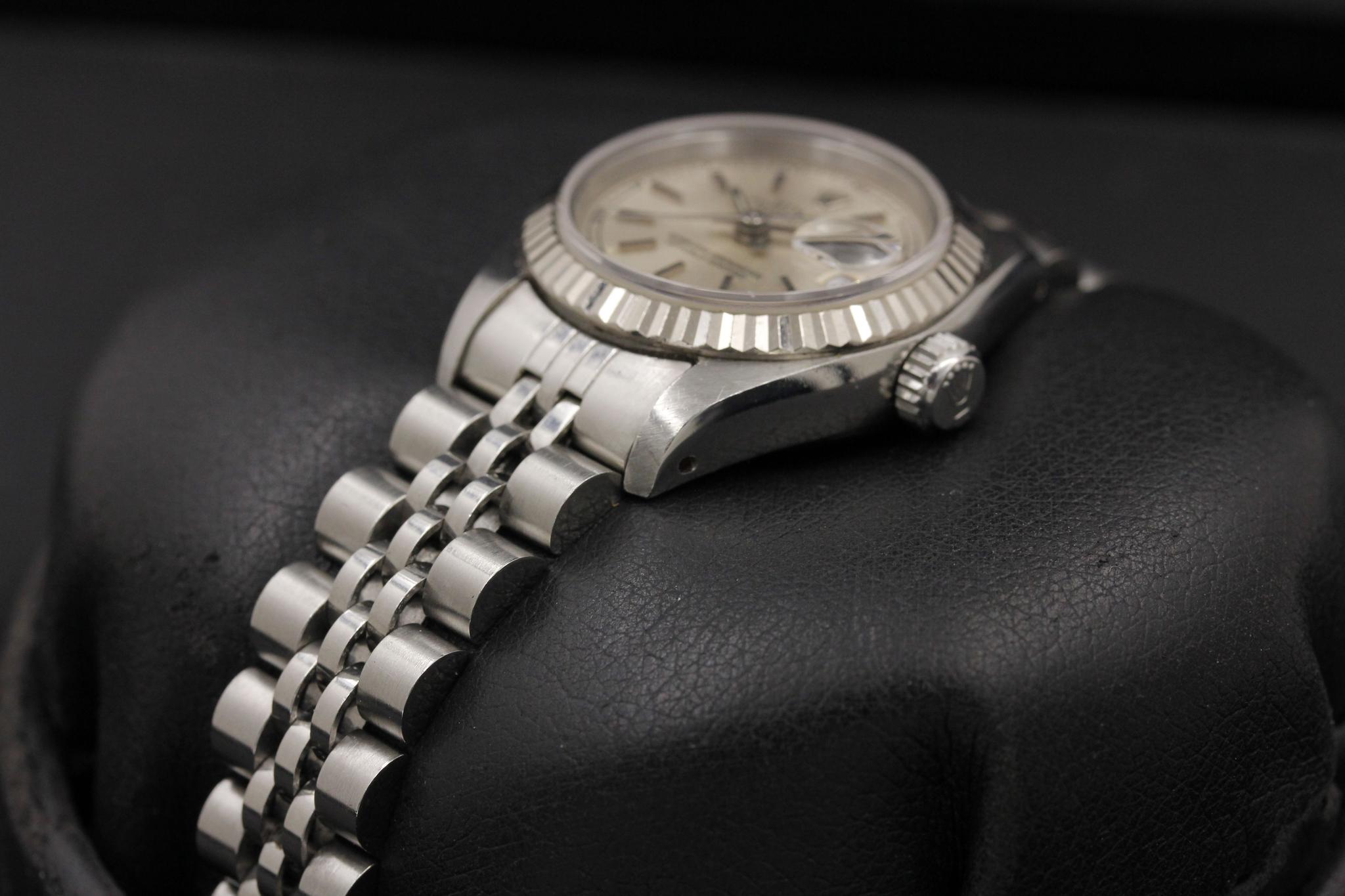 Watch Image 3