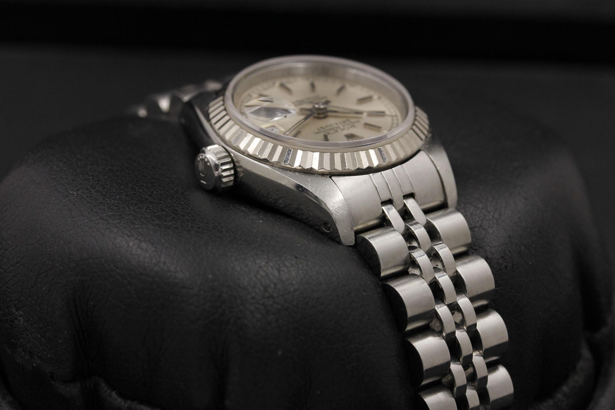 Watch Image 5