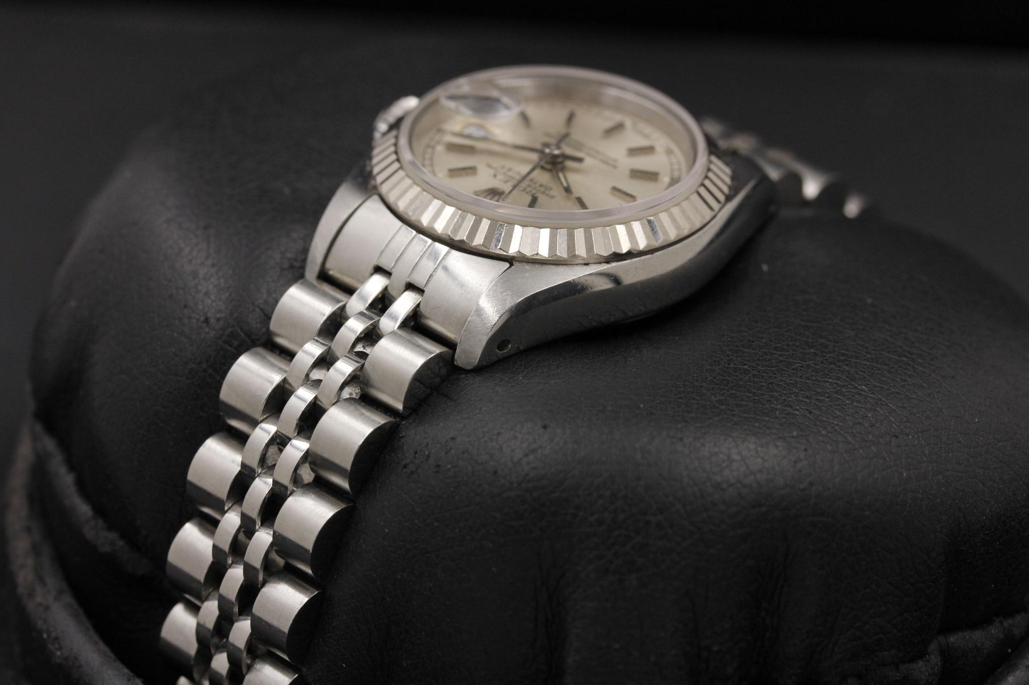 Watch Image 6
