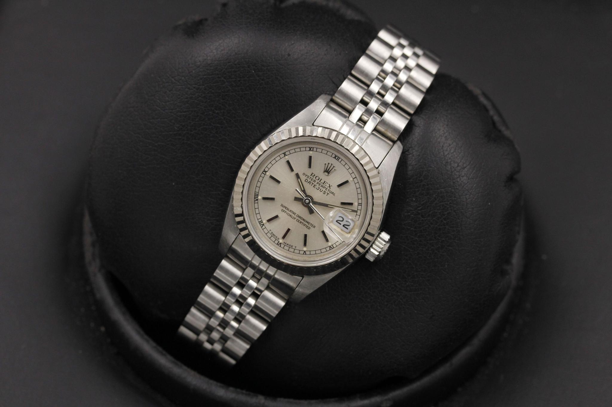Watch Image 11