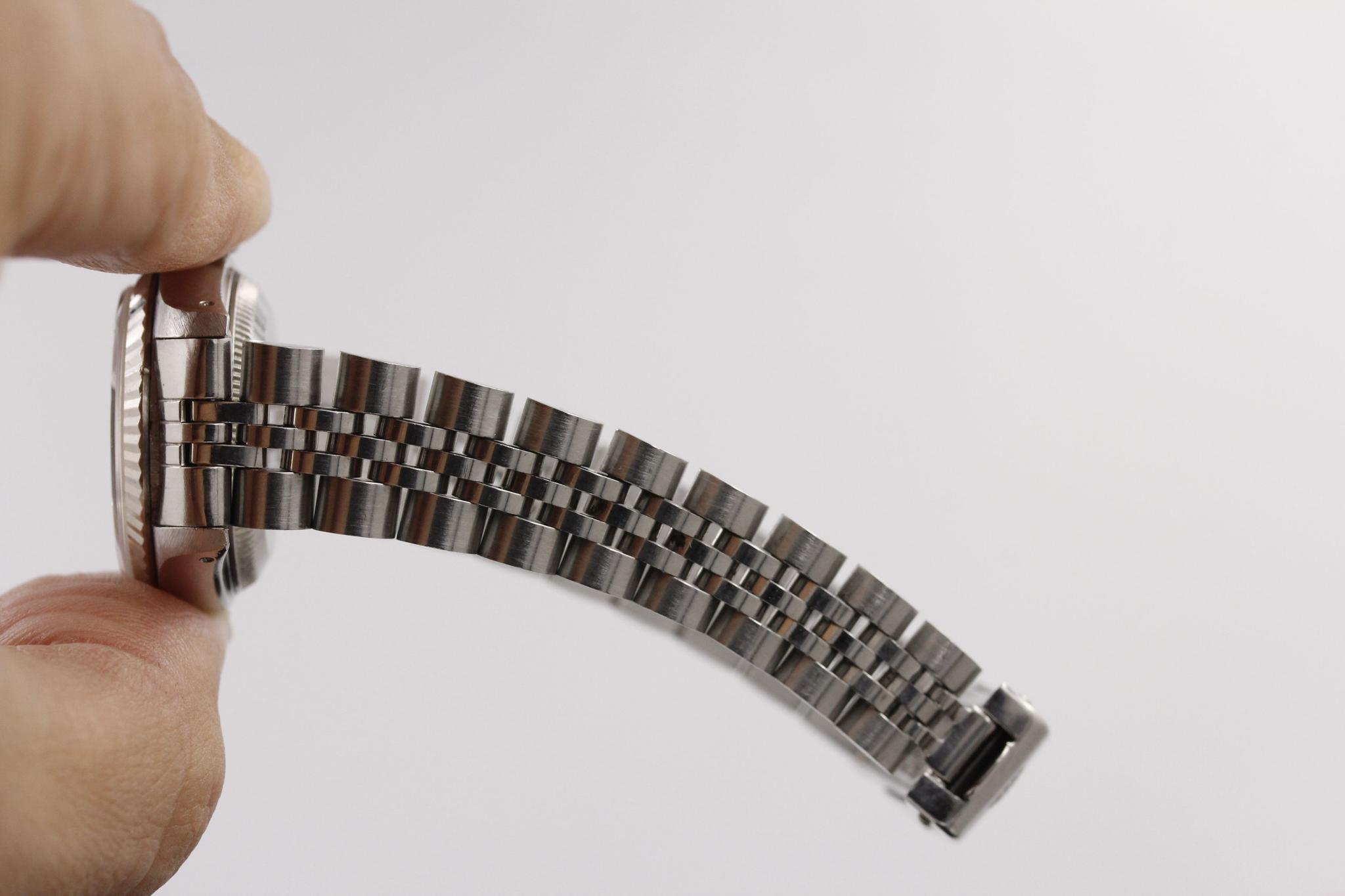 Watch Image 9