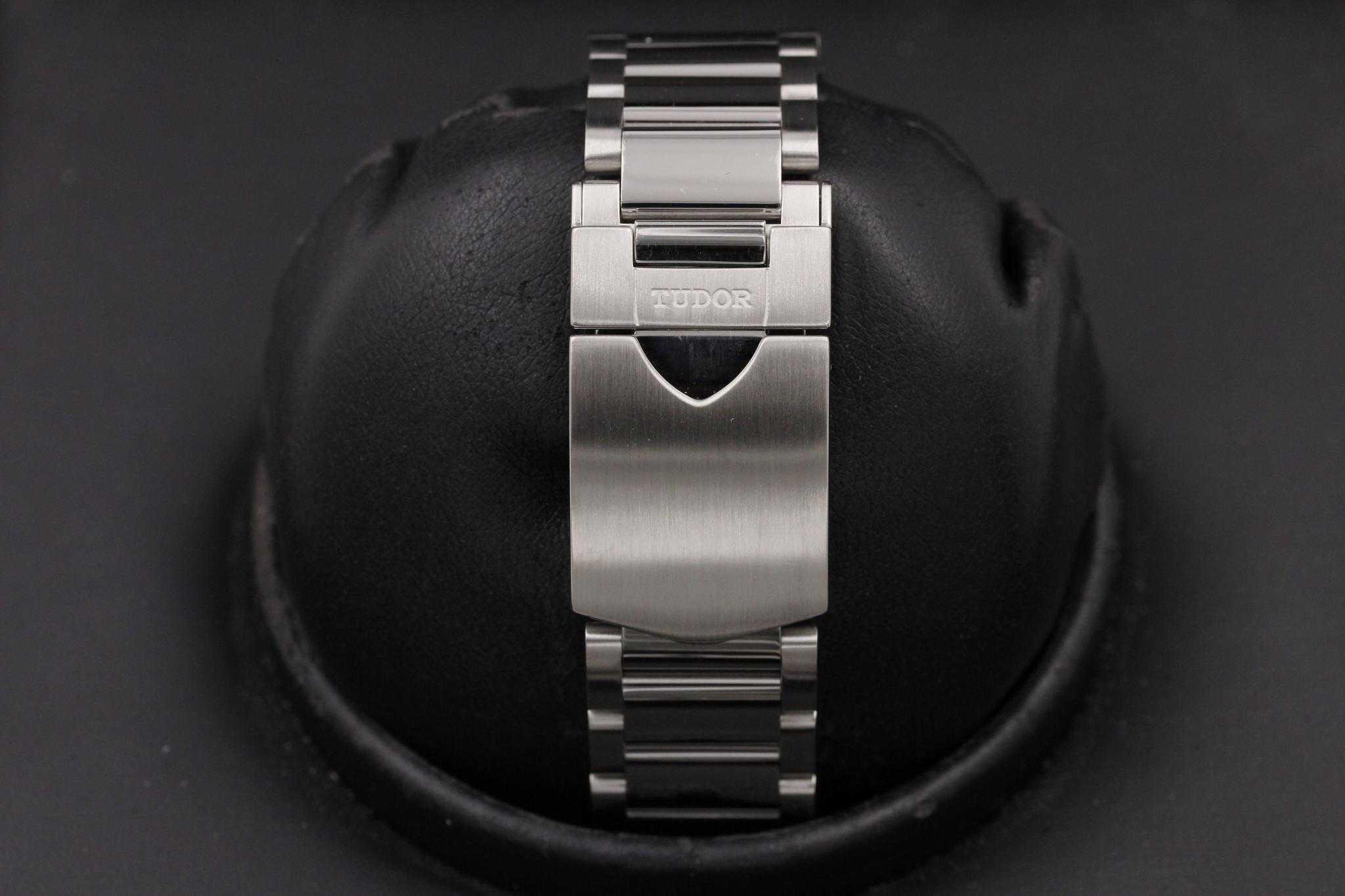 Watch Image 8