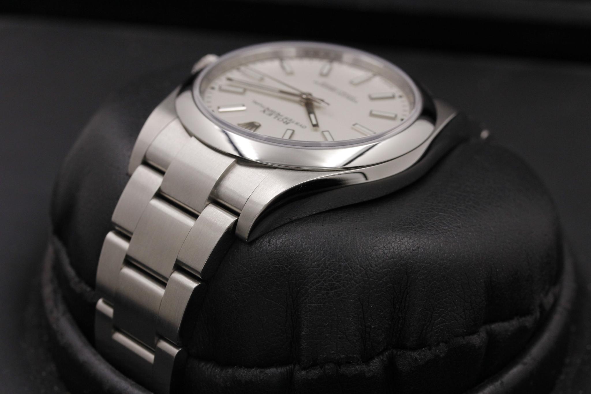 Watch Image 6