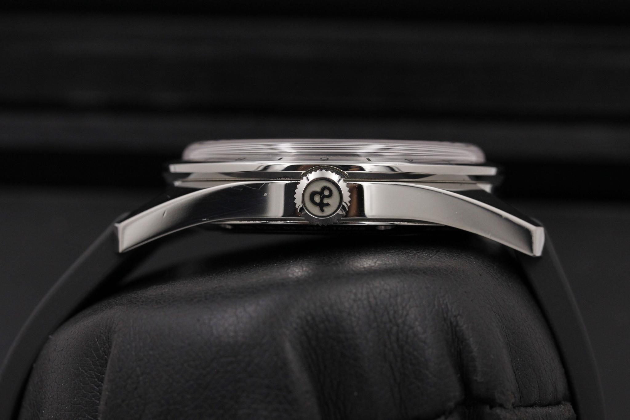 Watch Image 3