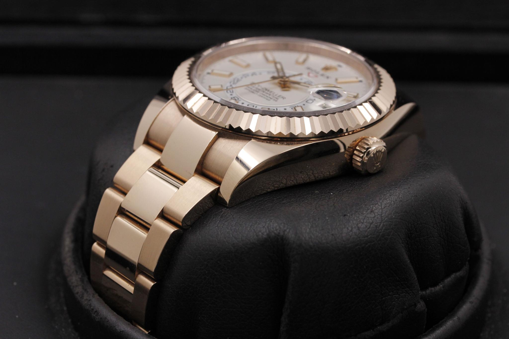 Watch Image 2