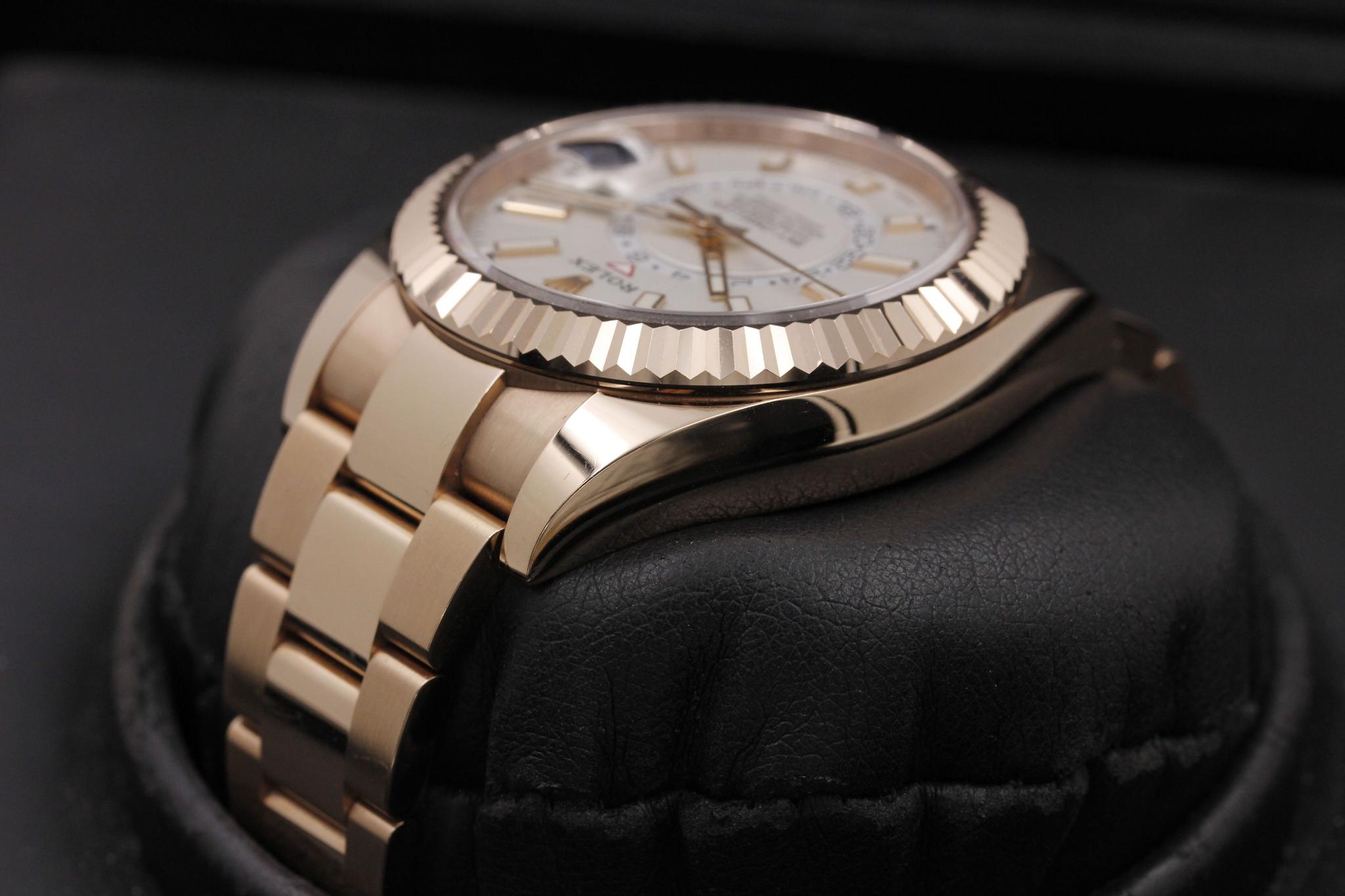 Watch Image 6