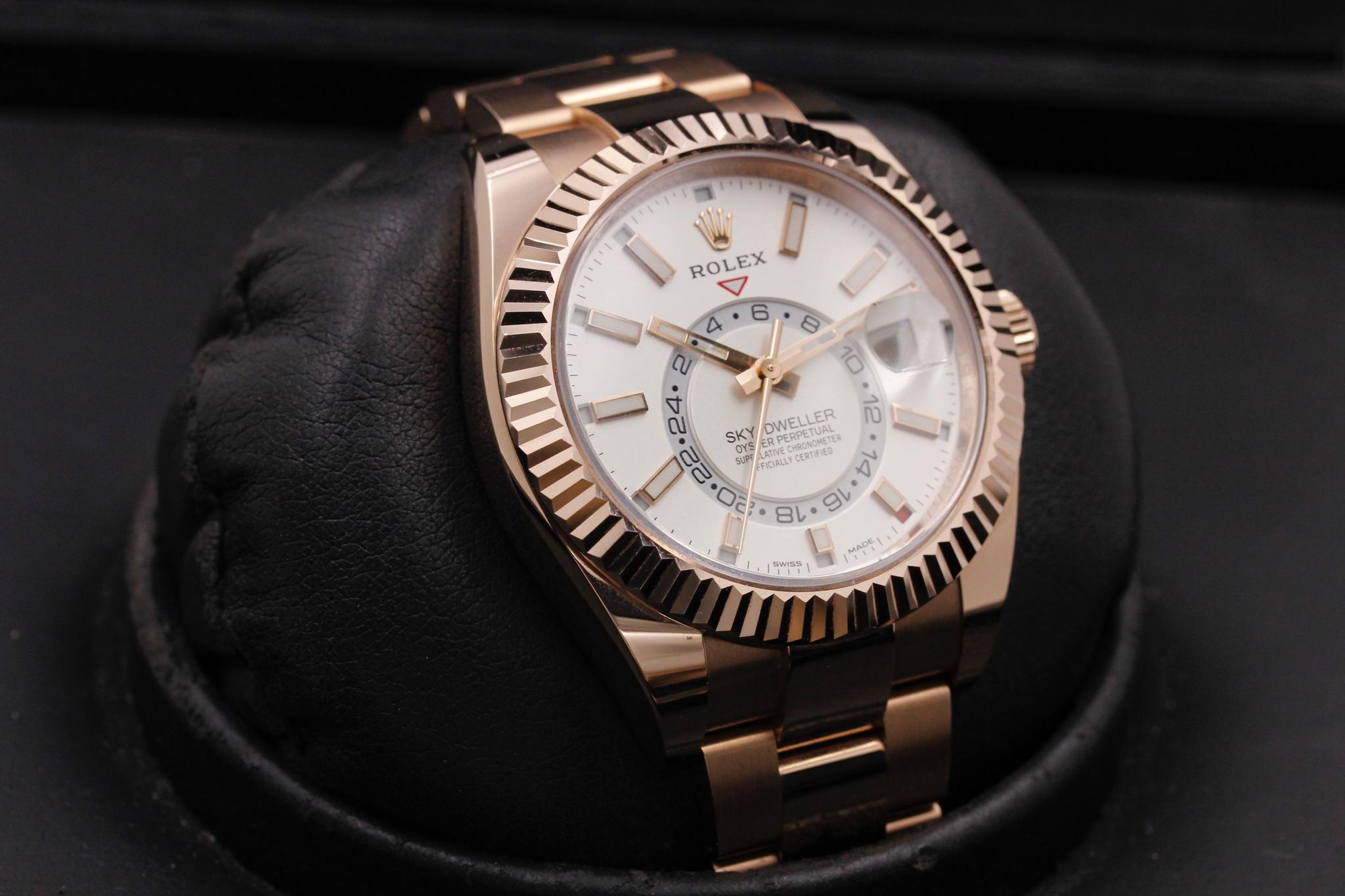 Watch Image 10