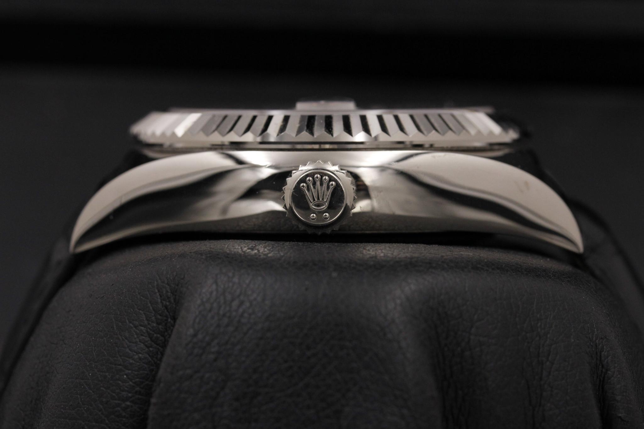 Watch Image 3