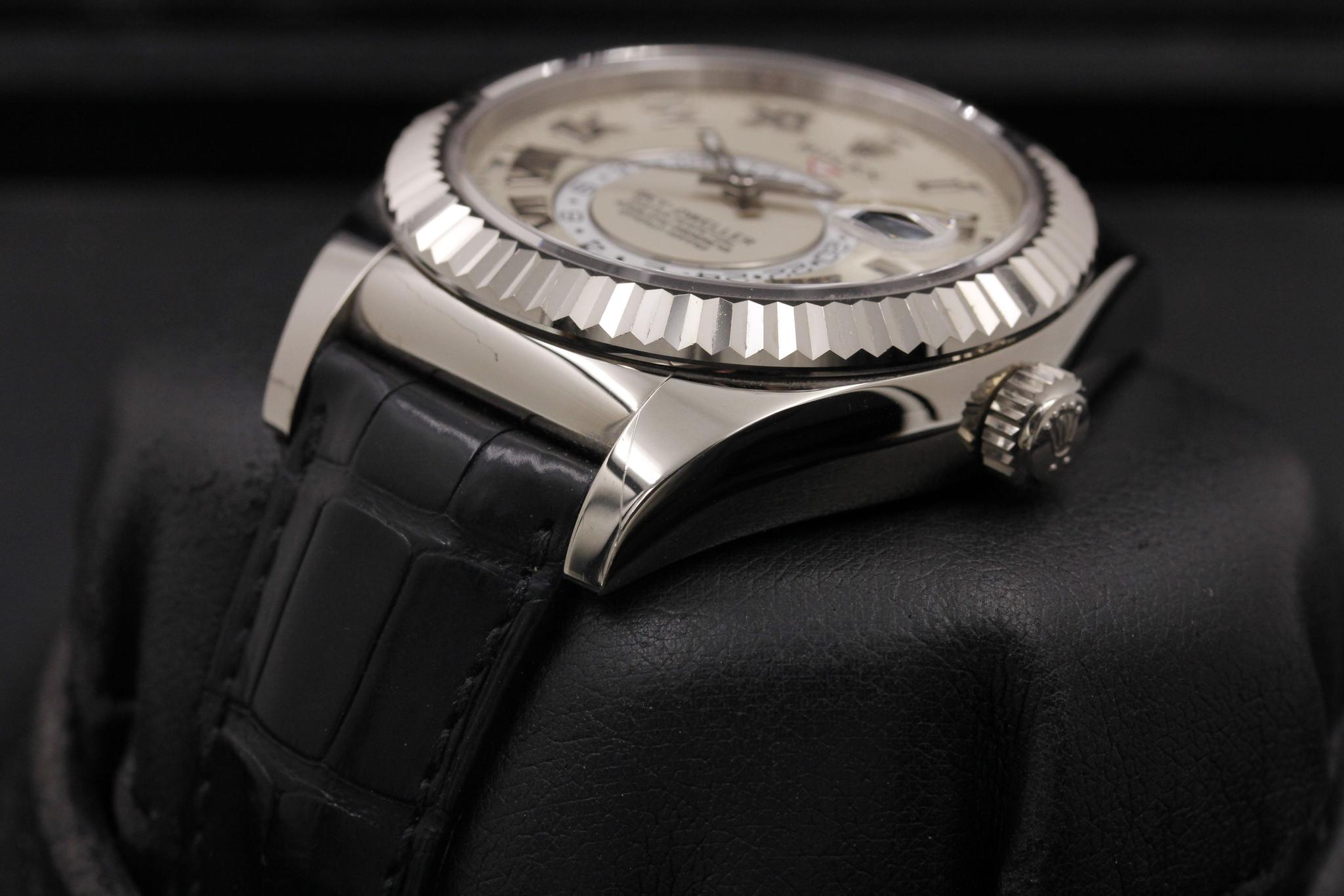 Watch Image 2