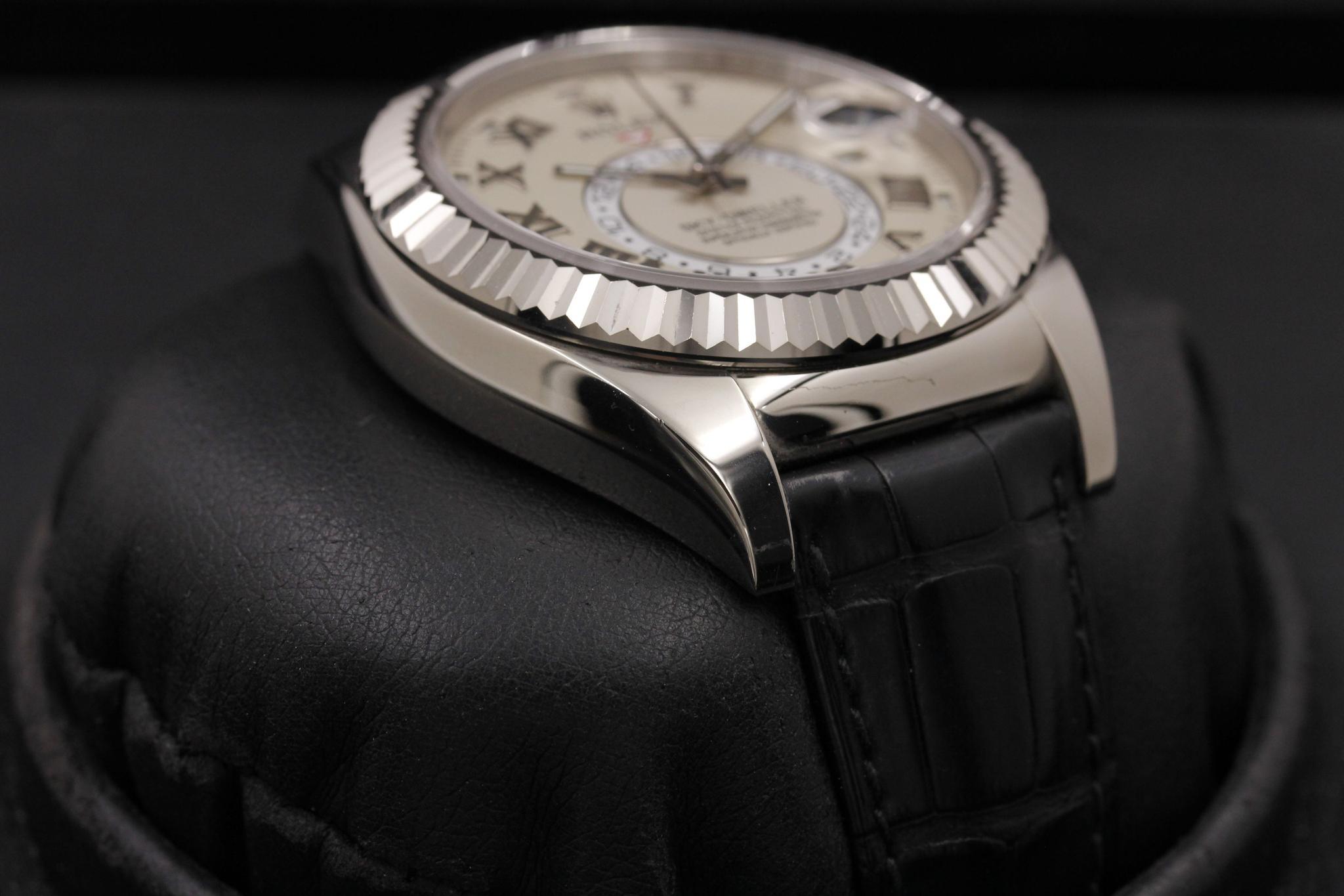 Watch Image 6