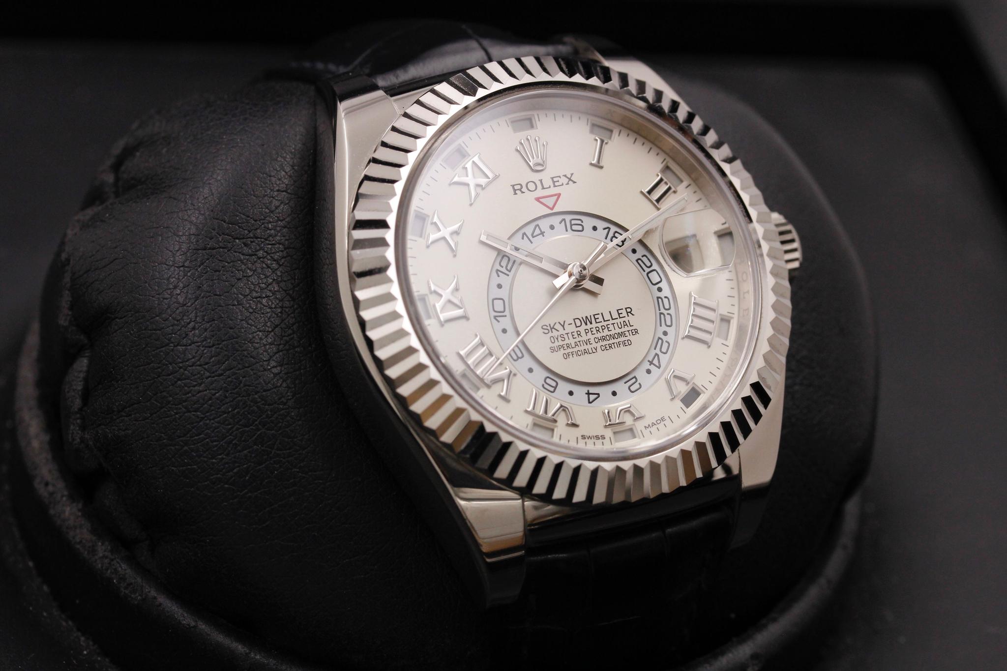 Watch Image 10