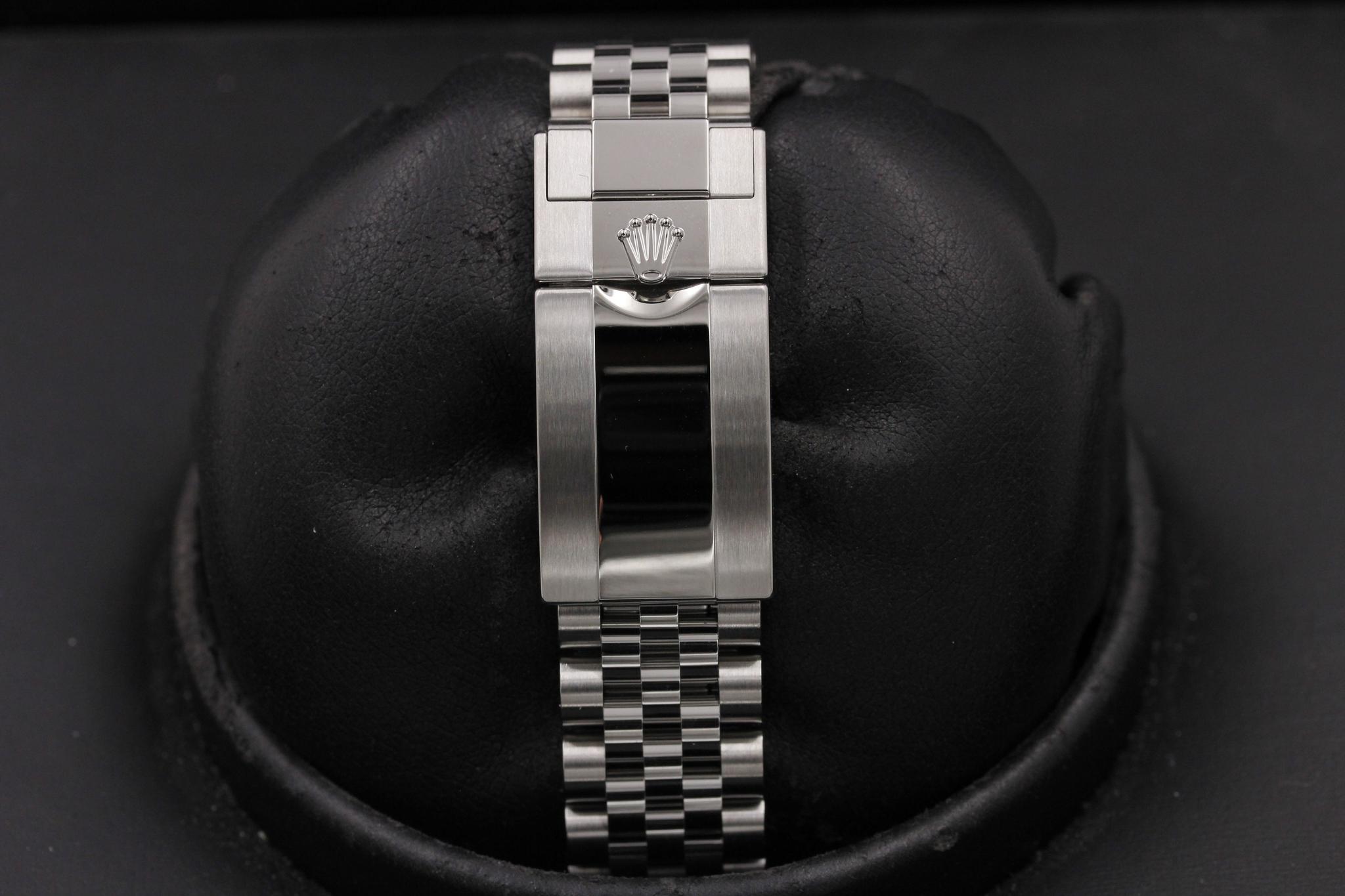 Watch Image 8