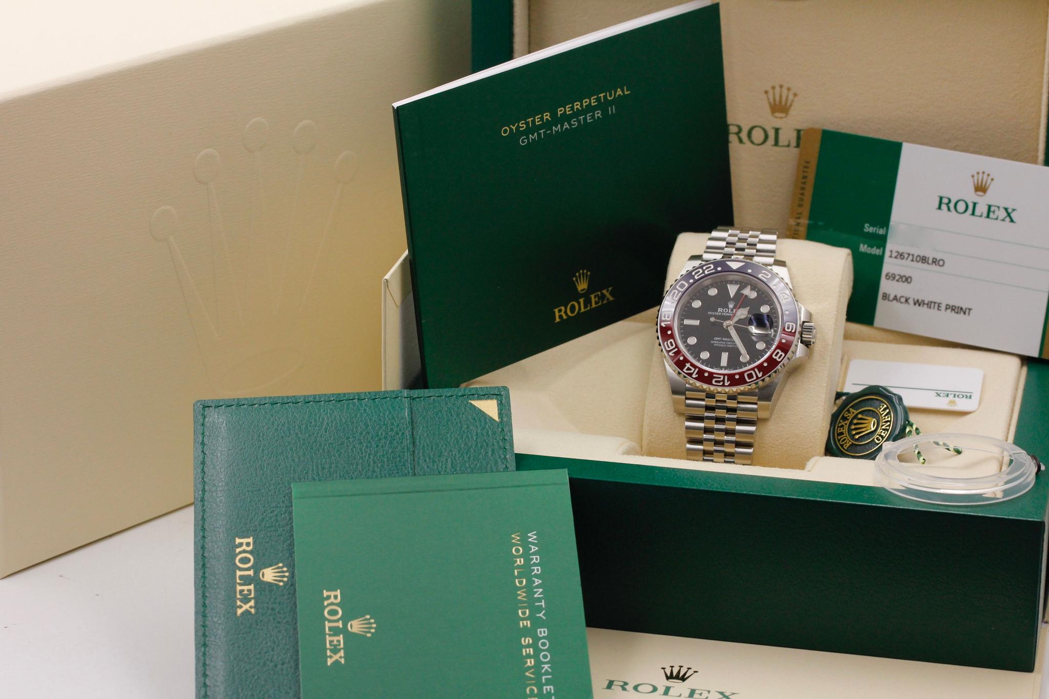 Watch Image 11