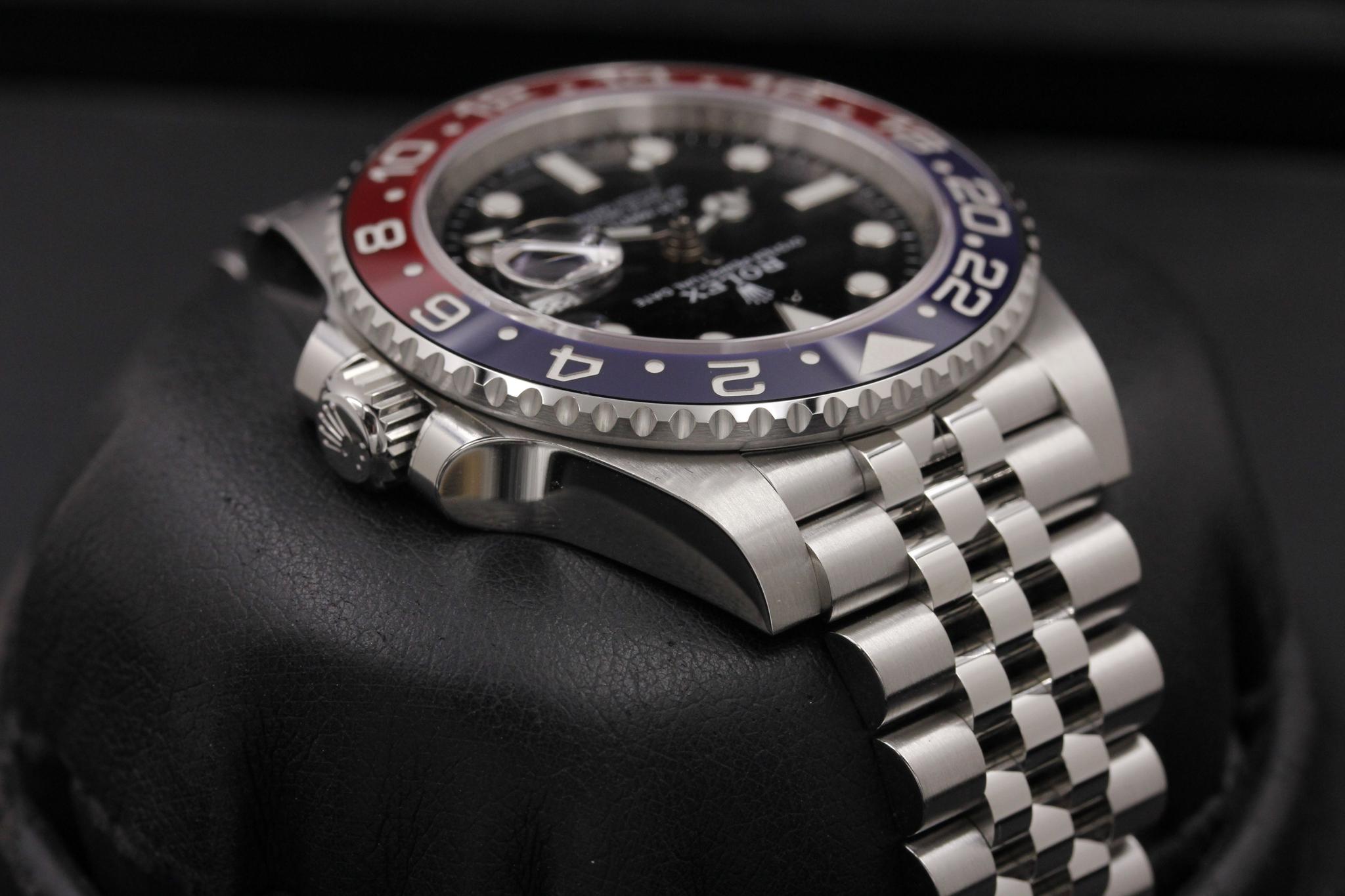 Watch Image 4
