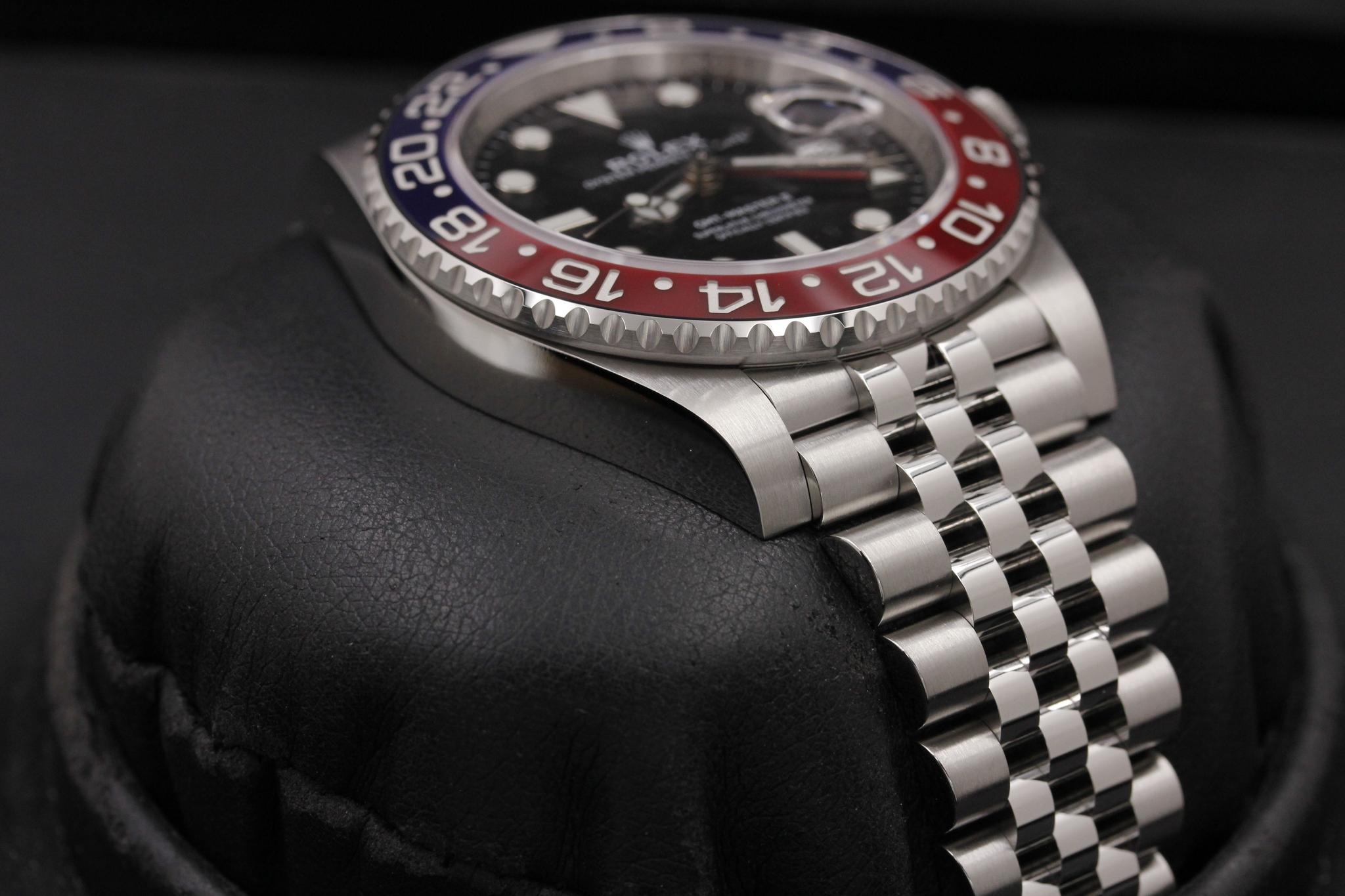 Watch Image 6