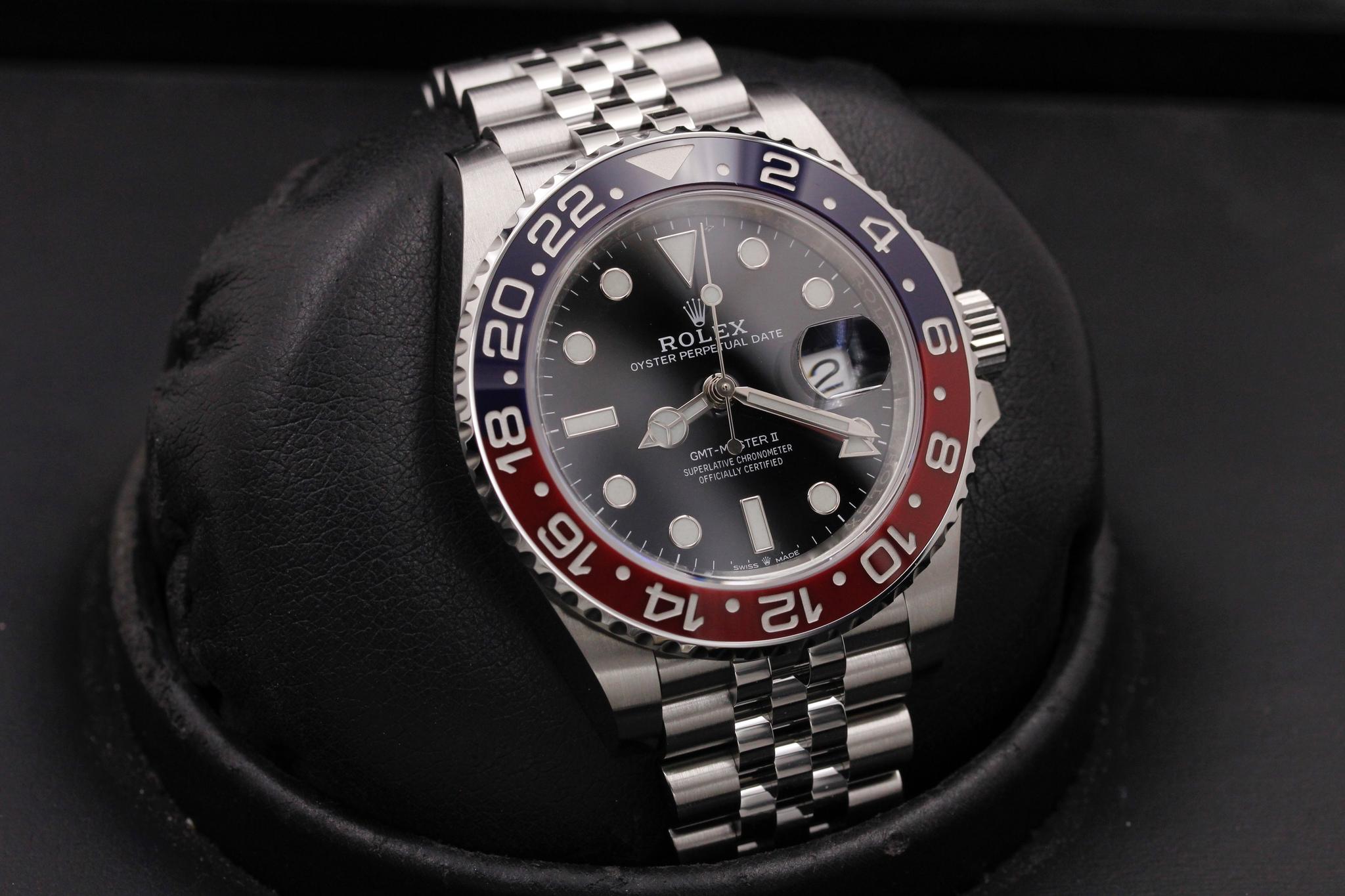 Watch Image 10