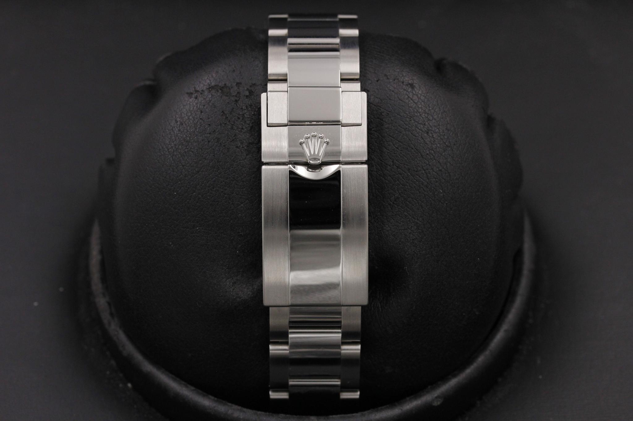 Watch Image 7
