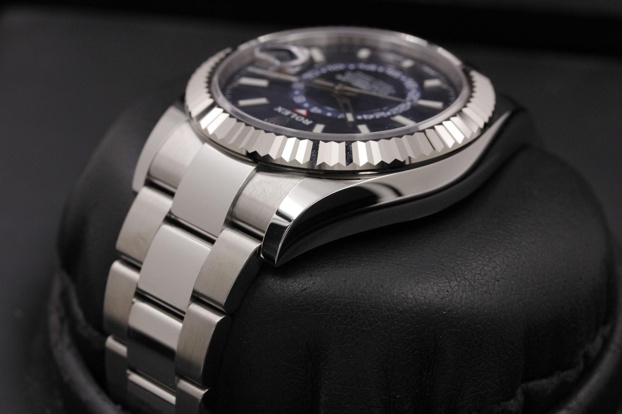 Watch Image 5