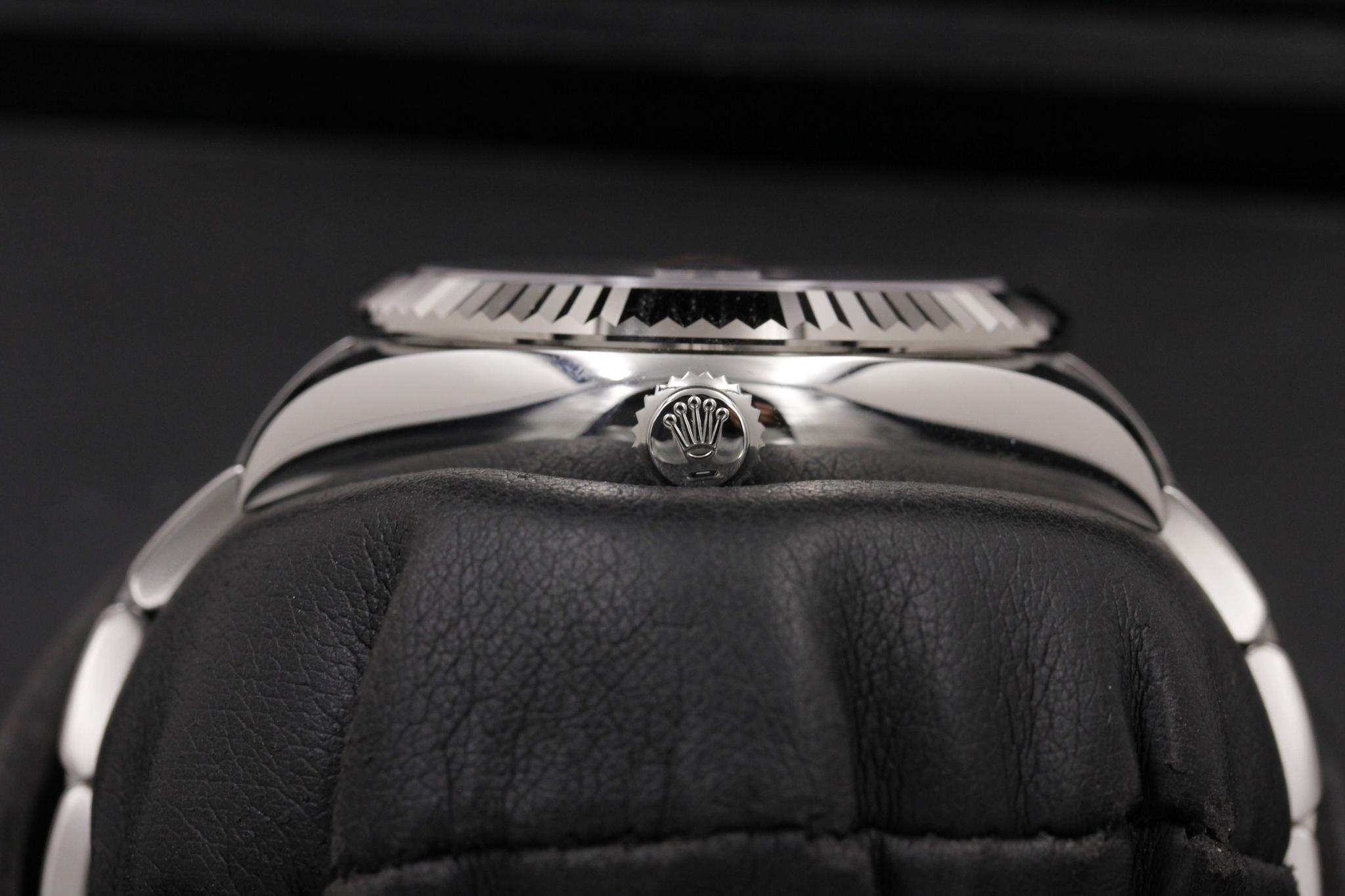 Watch Image 3