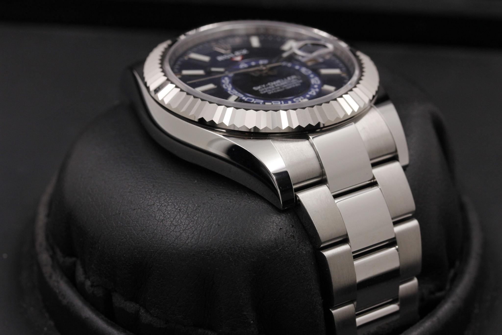 Watch Image 6