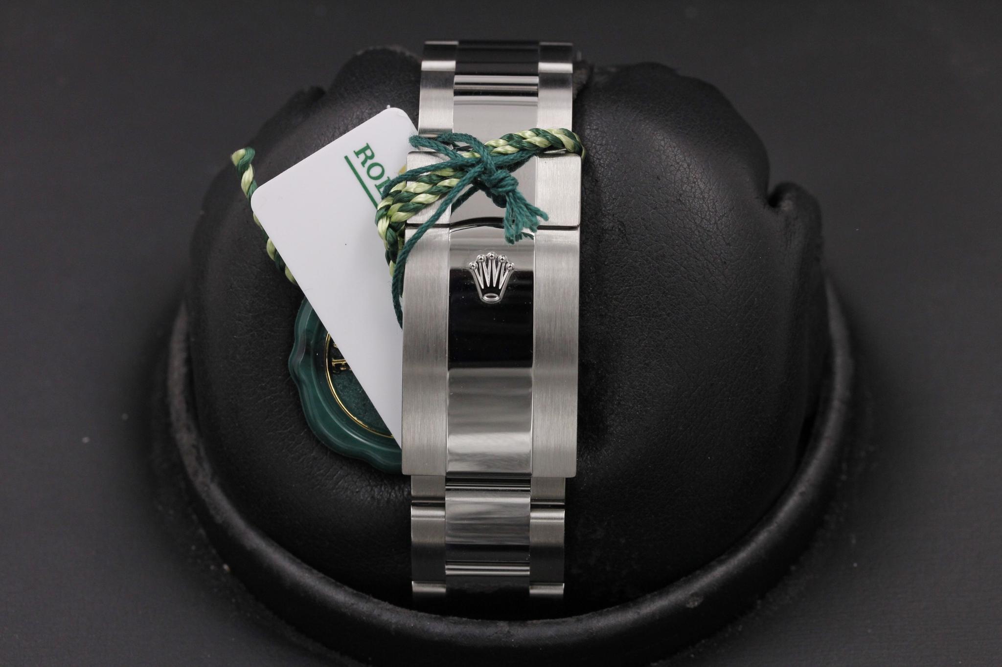 Watch Image 7