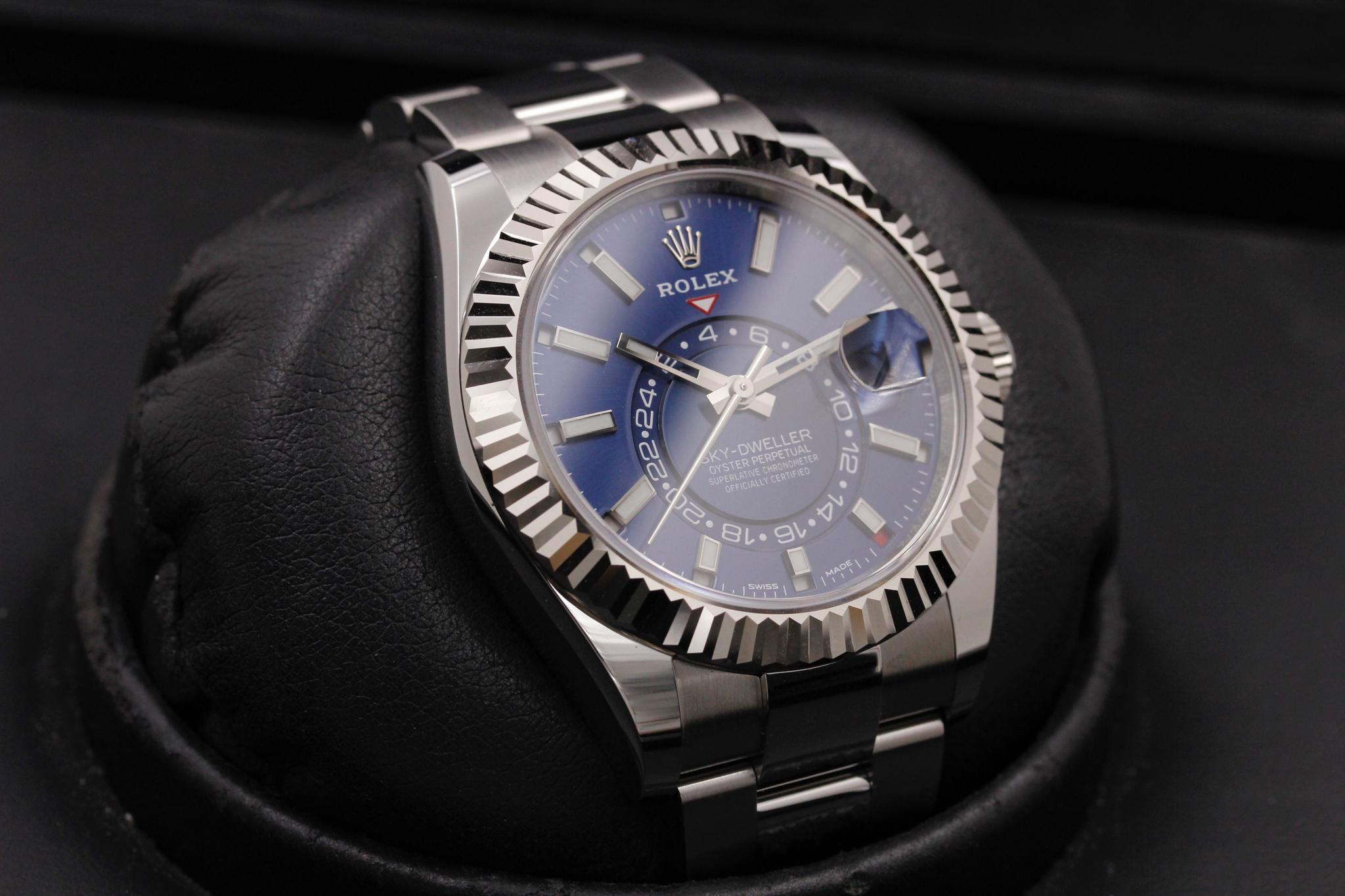 Watch Image 9