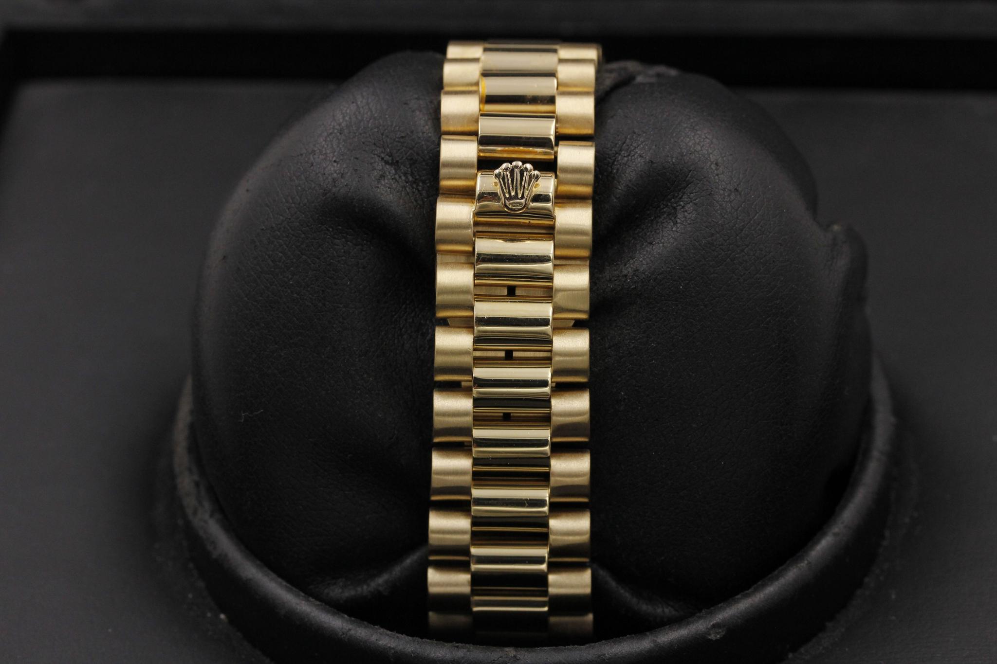 Watch Image 9
