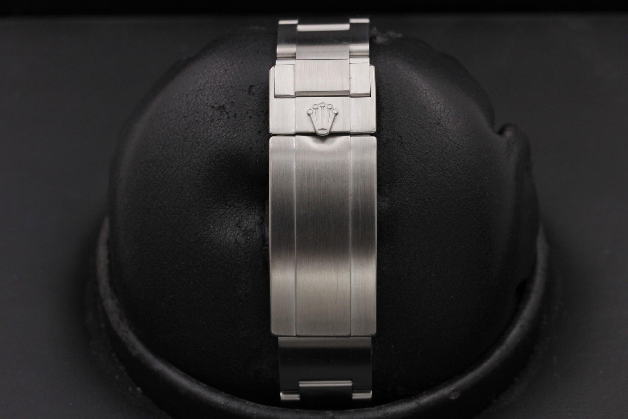Watch Image 8