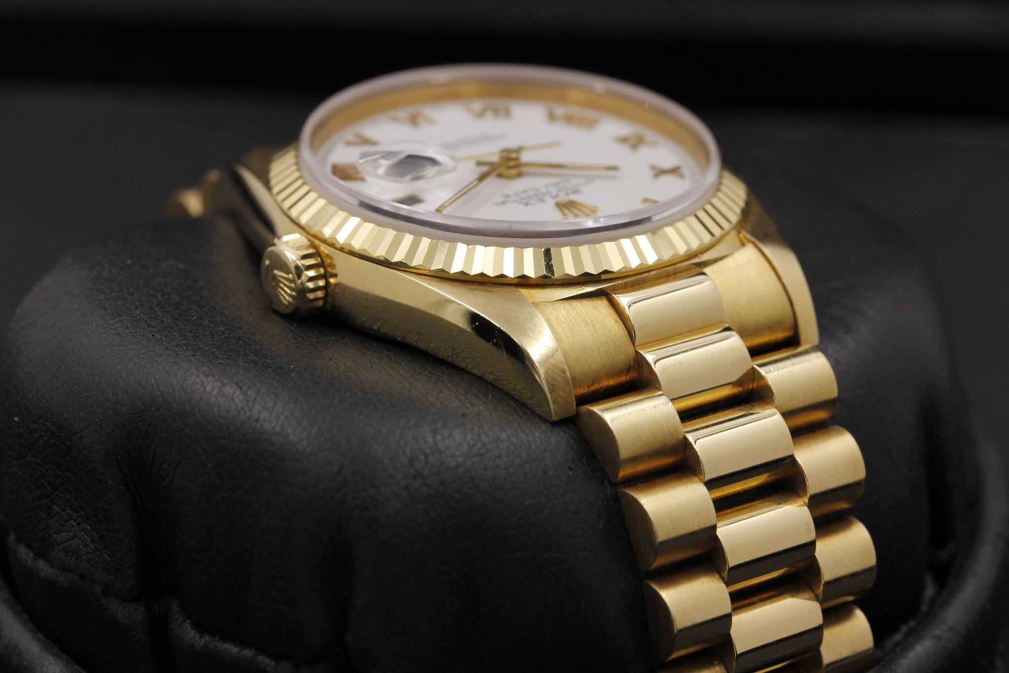 Watch Image 4