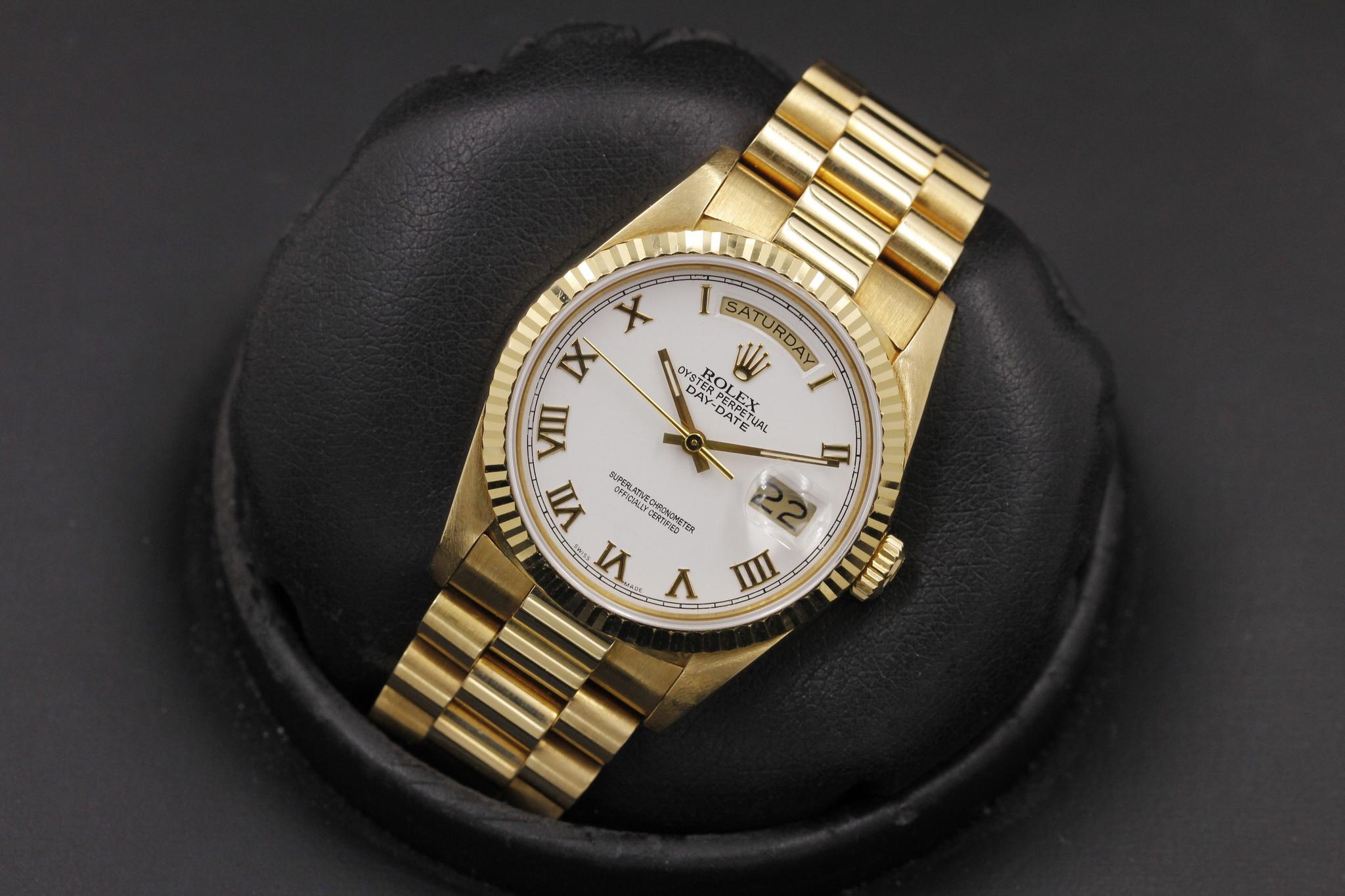Watch Image 12