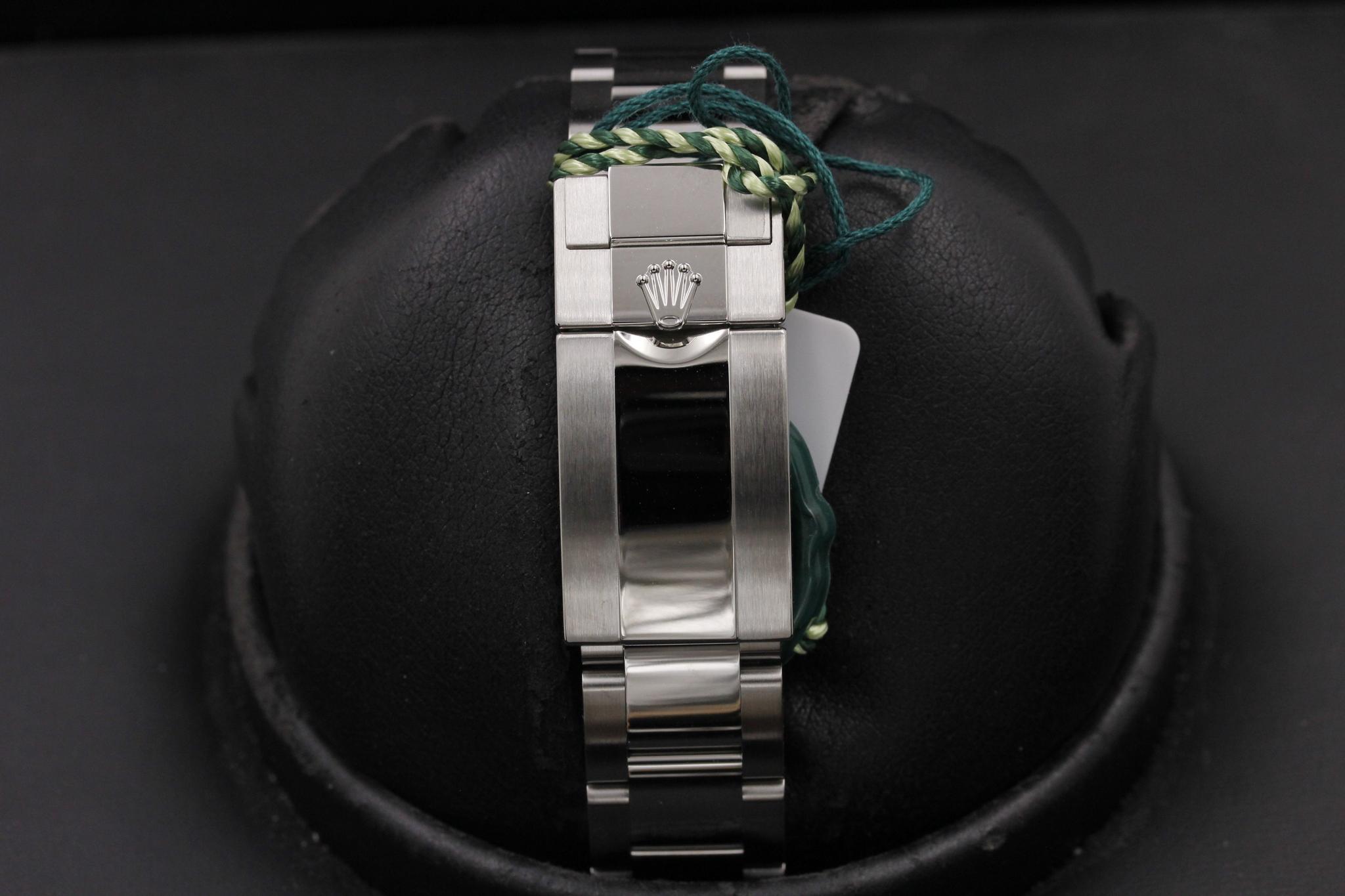 Watch Image 8