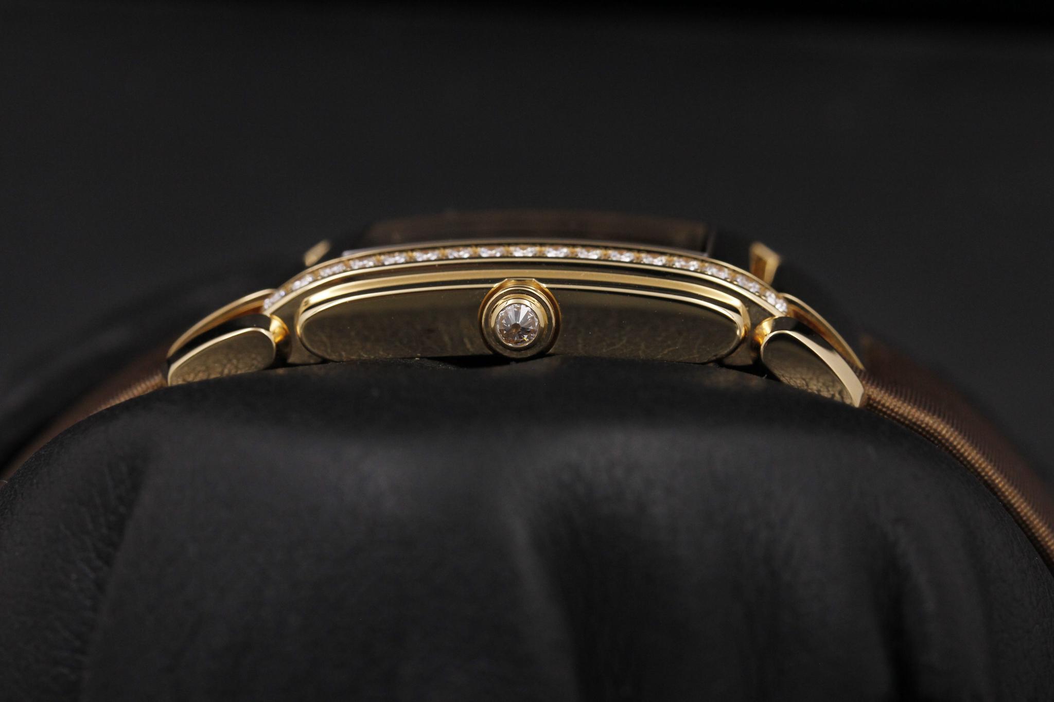 Watch Image 3