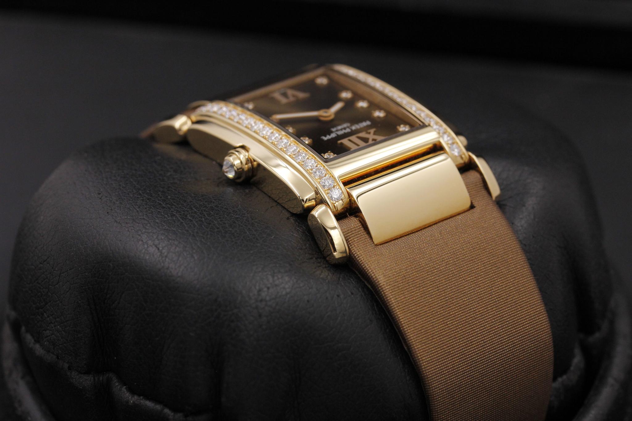 Watch Image 4