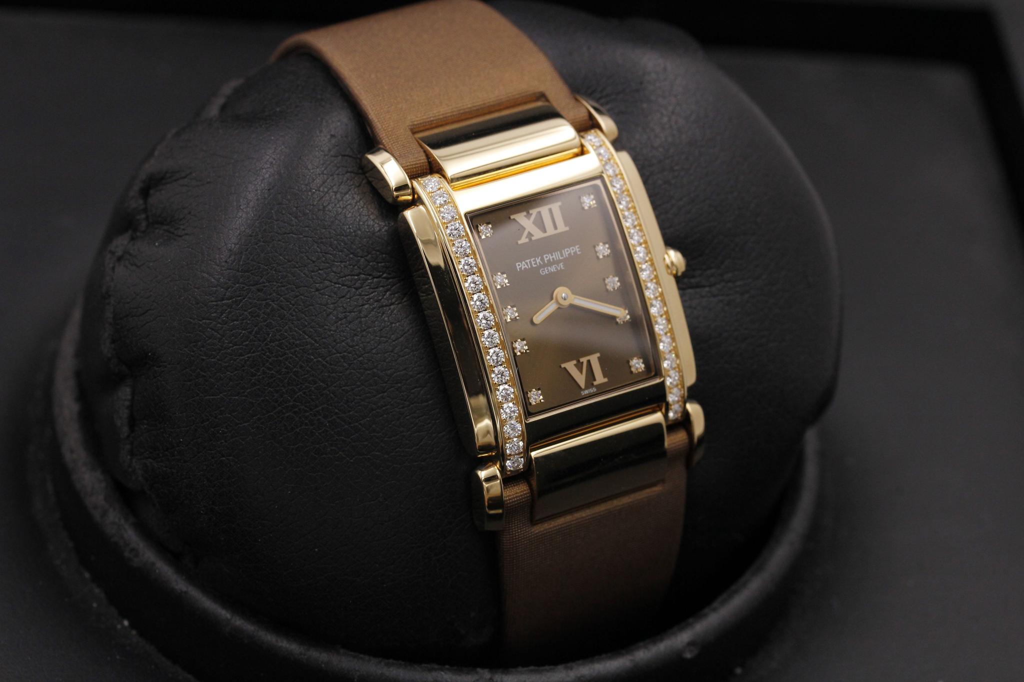 Watch Image 10