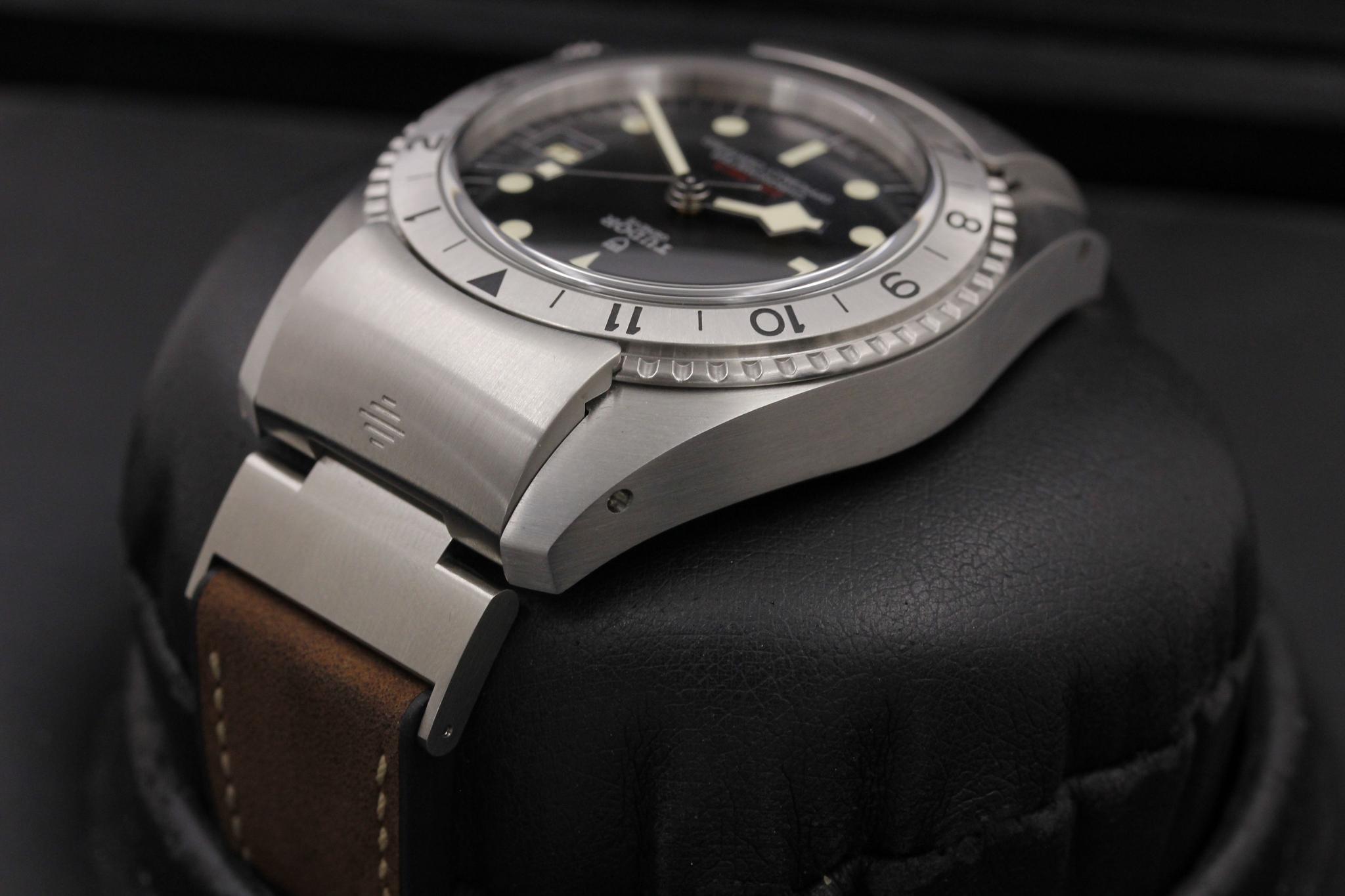 Watch Image 5