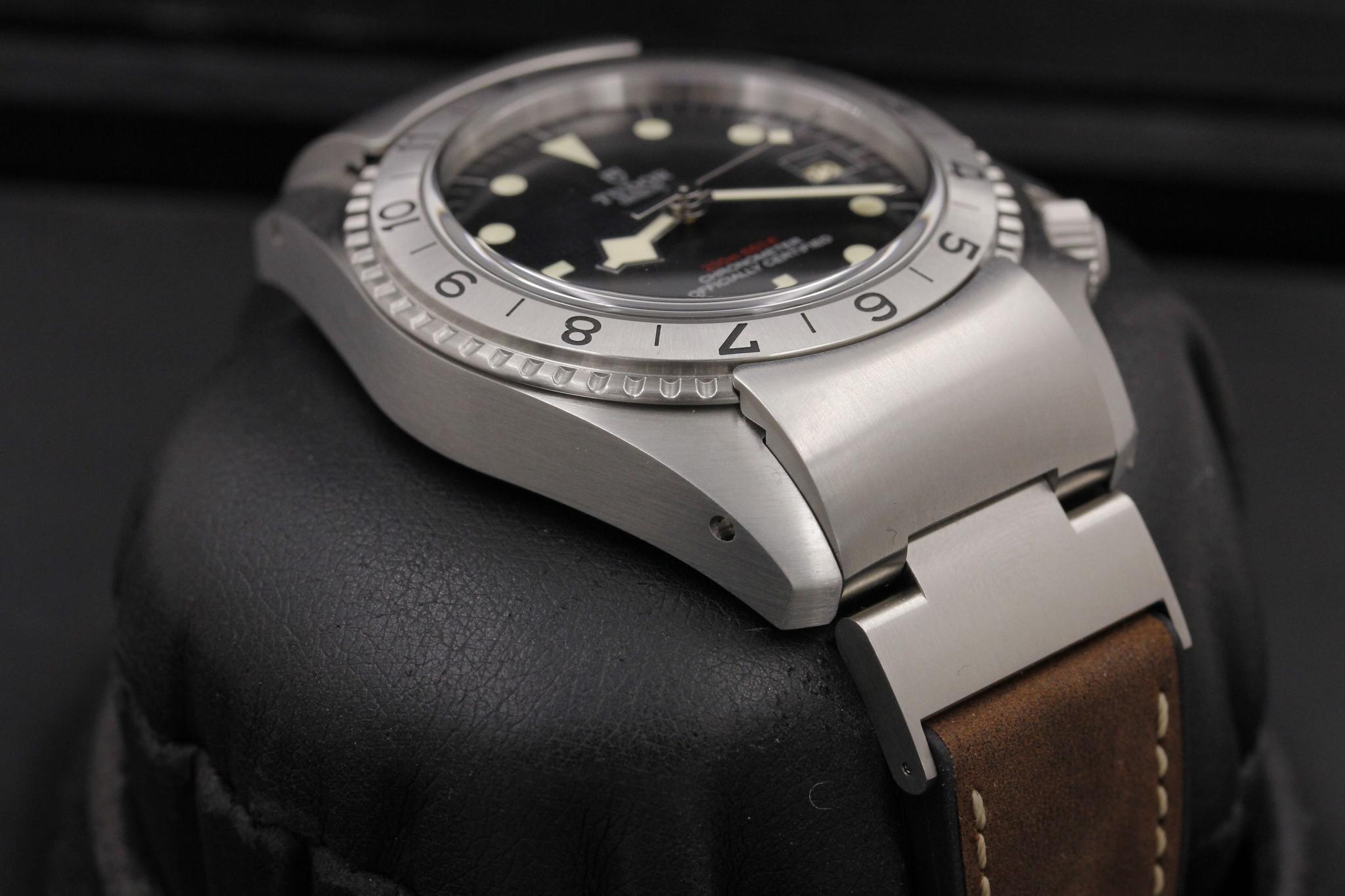 Watch Image 6